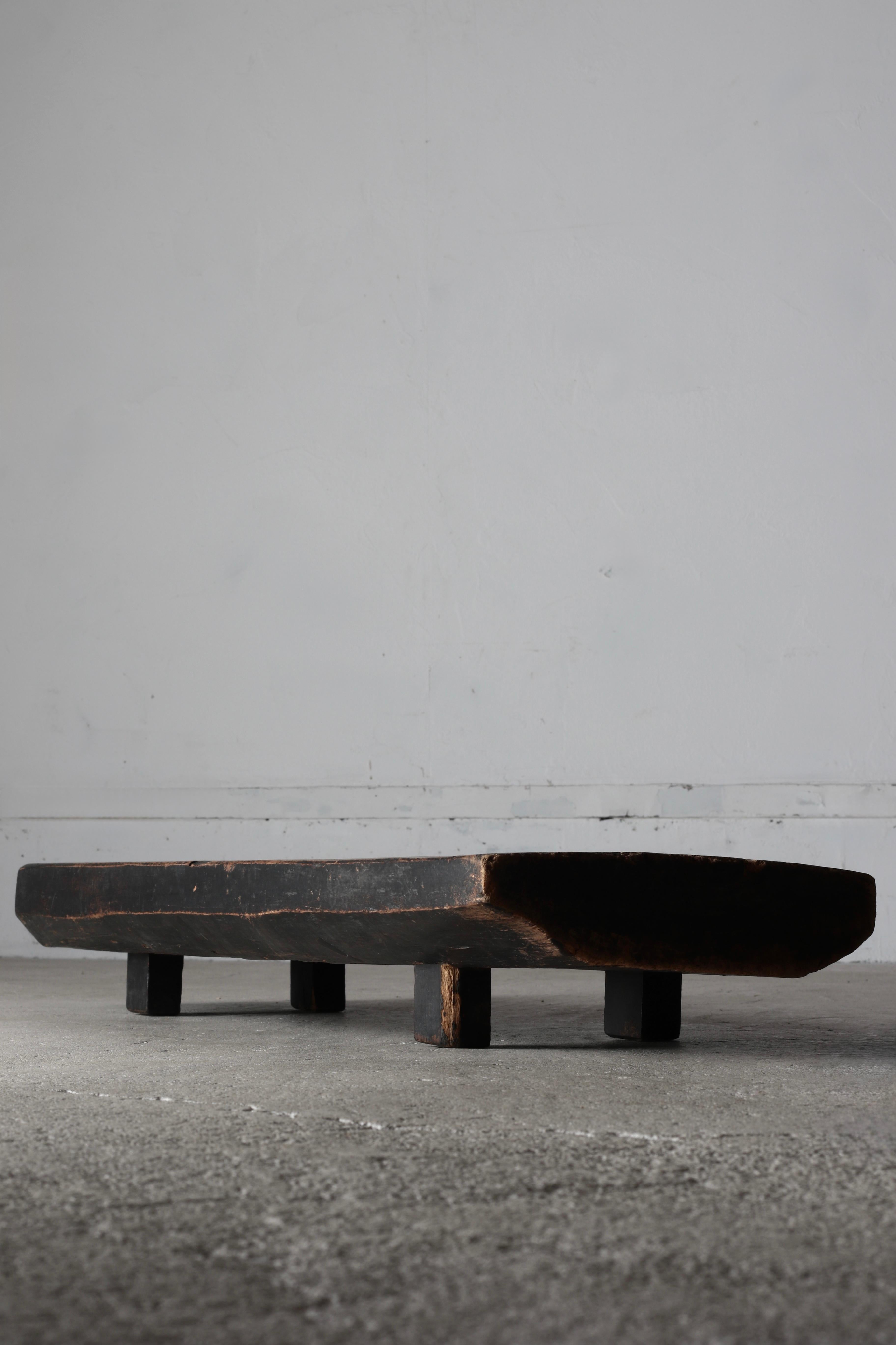 Bois de feuillus Table basse japonaise antique noire / Table de canapé Table à café / Wabi-sabi Primitive