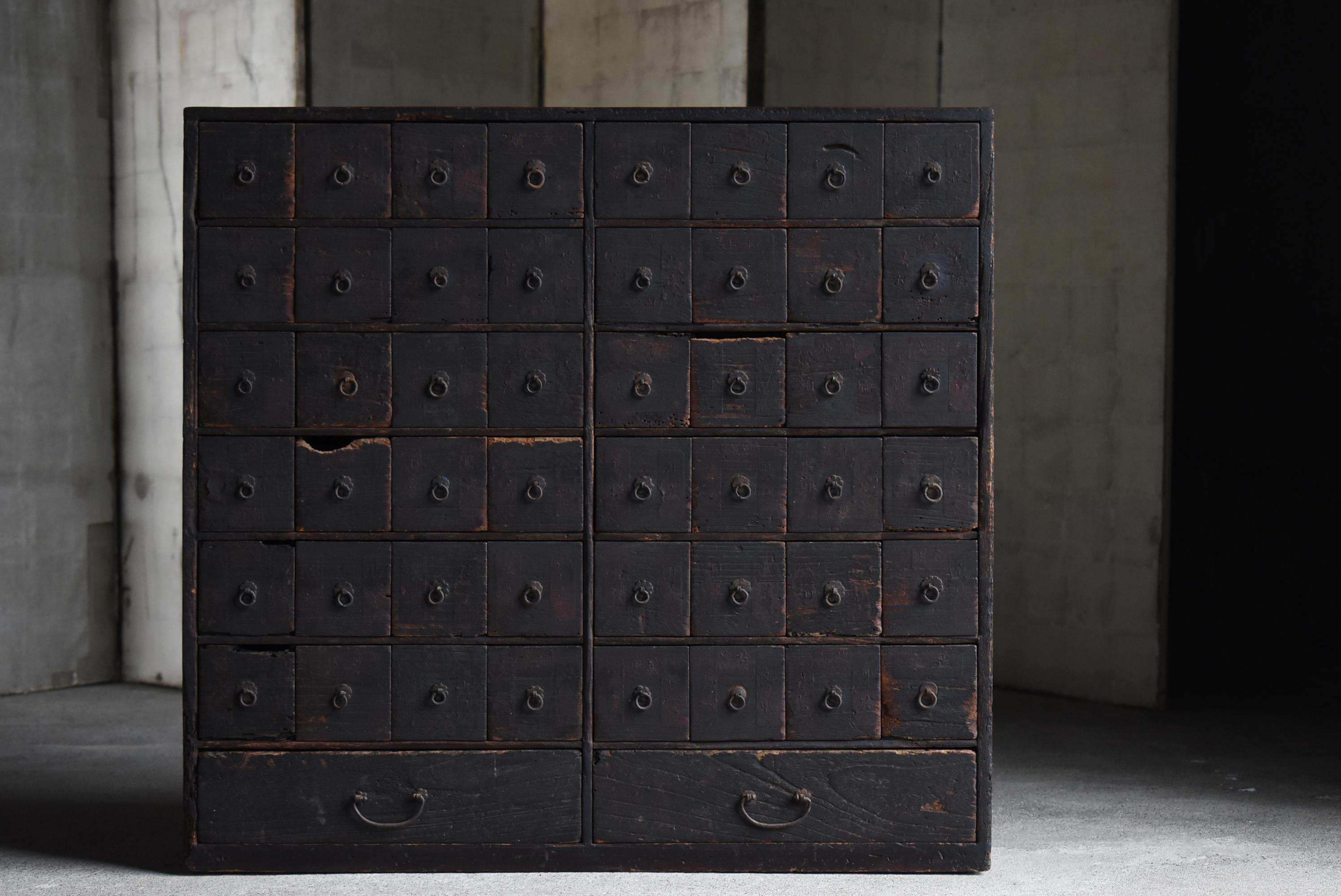 This account consists of five companies,
As for me, I specialize in Japanese antiques and select carefully selected items.
With 20 years of experience as a buyer, I offer Japanese antiques from my unique perspective.

This is a very old black