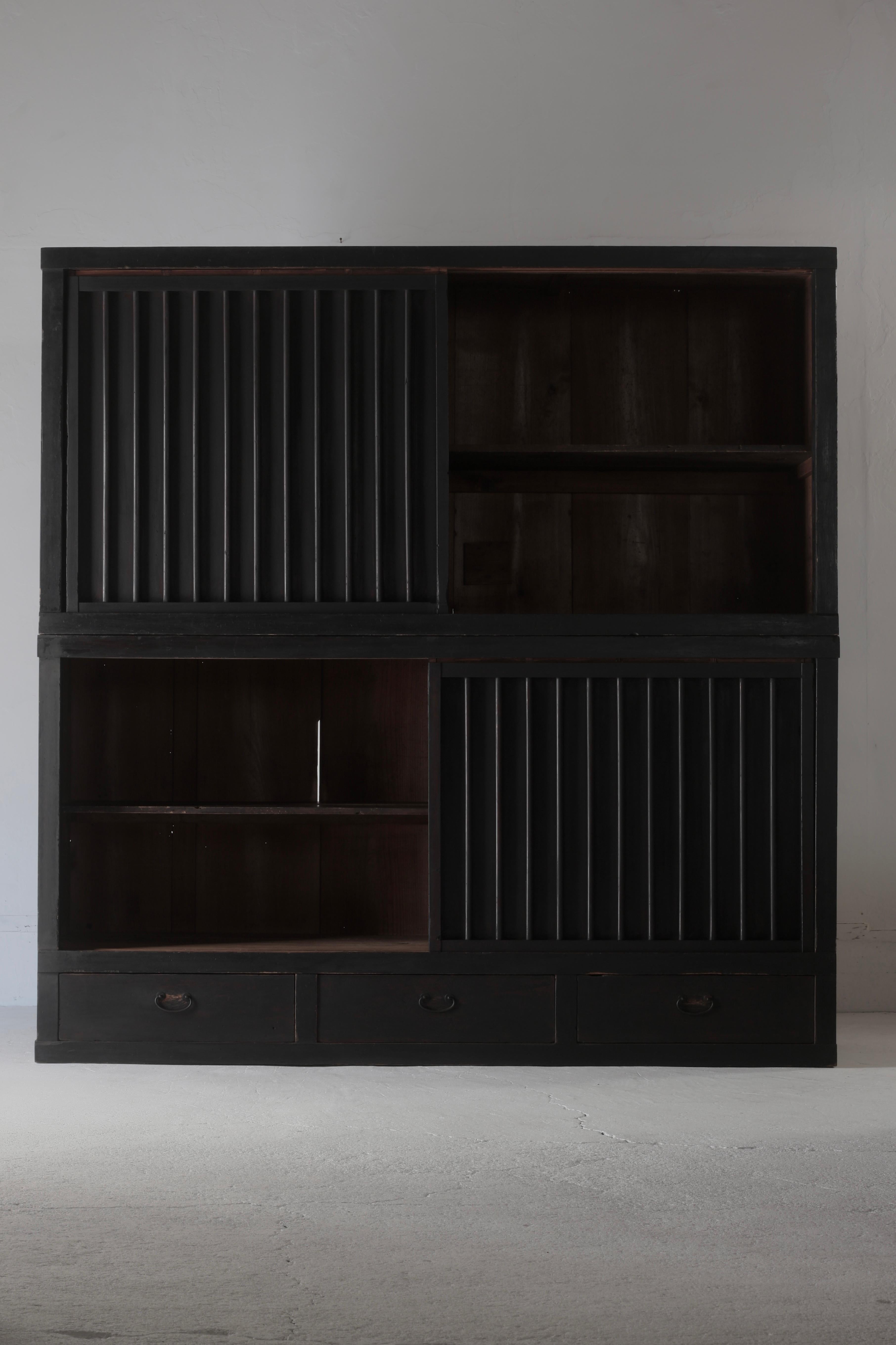 Laque japonaise Armoire Mizuya Tansu japonaise ancienne noire, 1868-1912 WabiSabi en vente