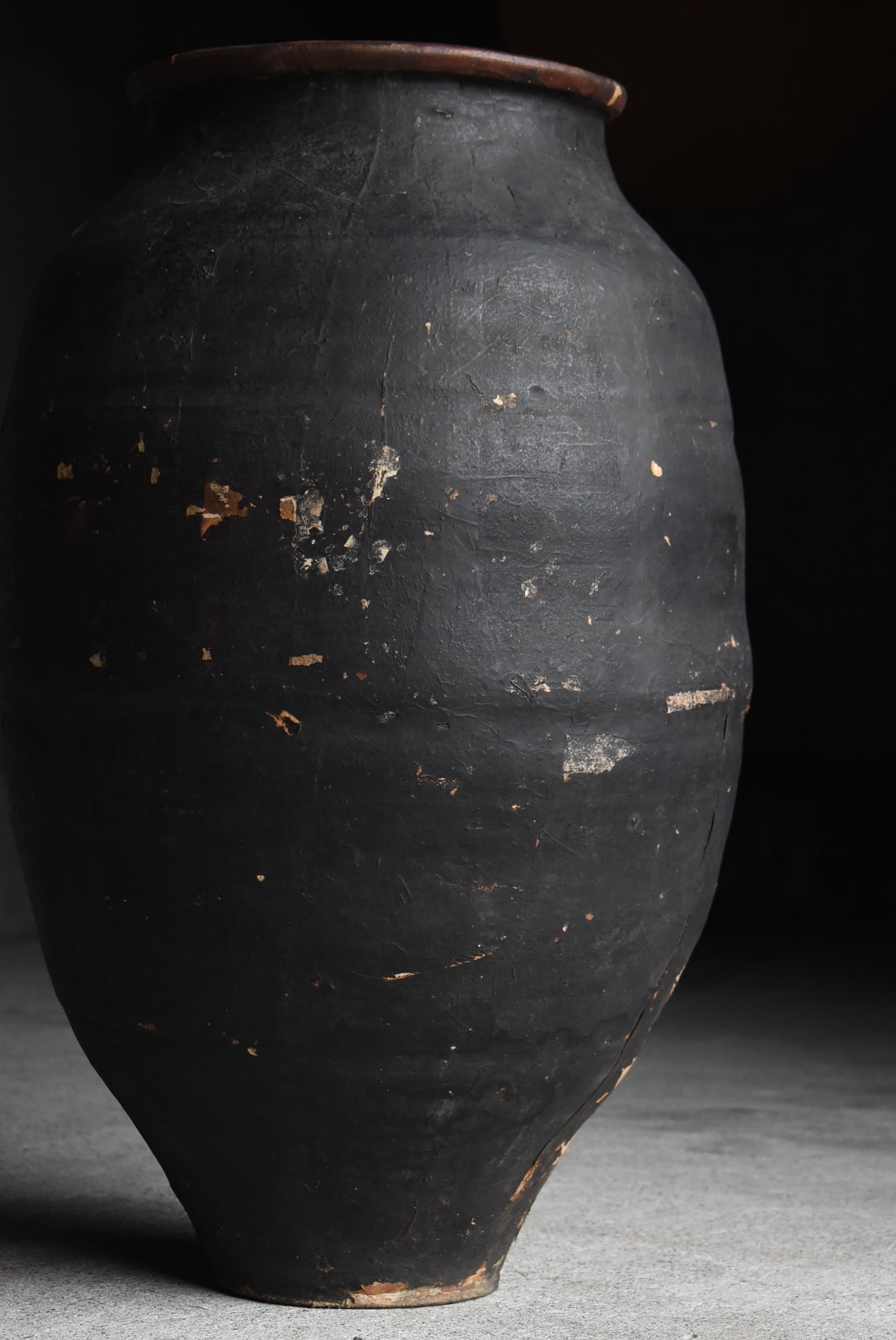 Japonais Vase japonais ancien en poterie recouverte de papier noir 1860s-1900s / Wabi Sabi en vente