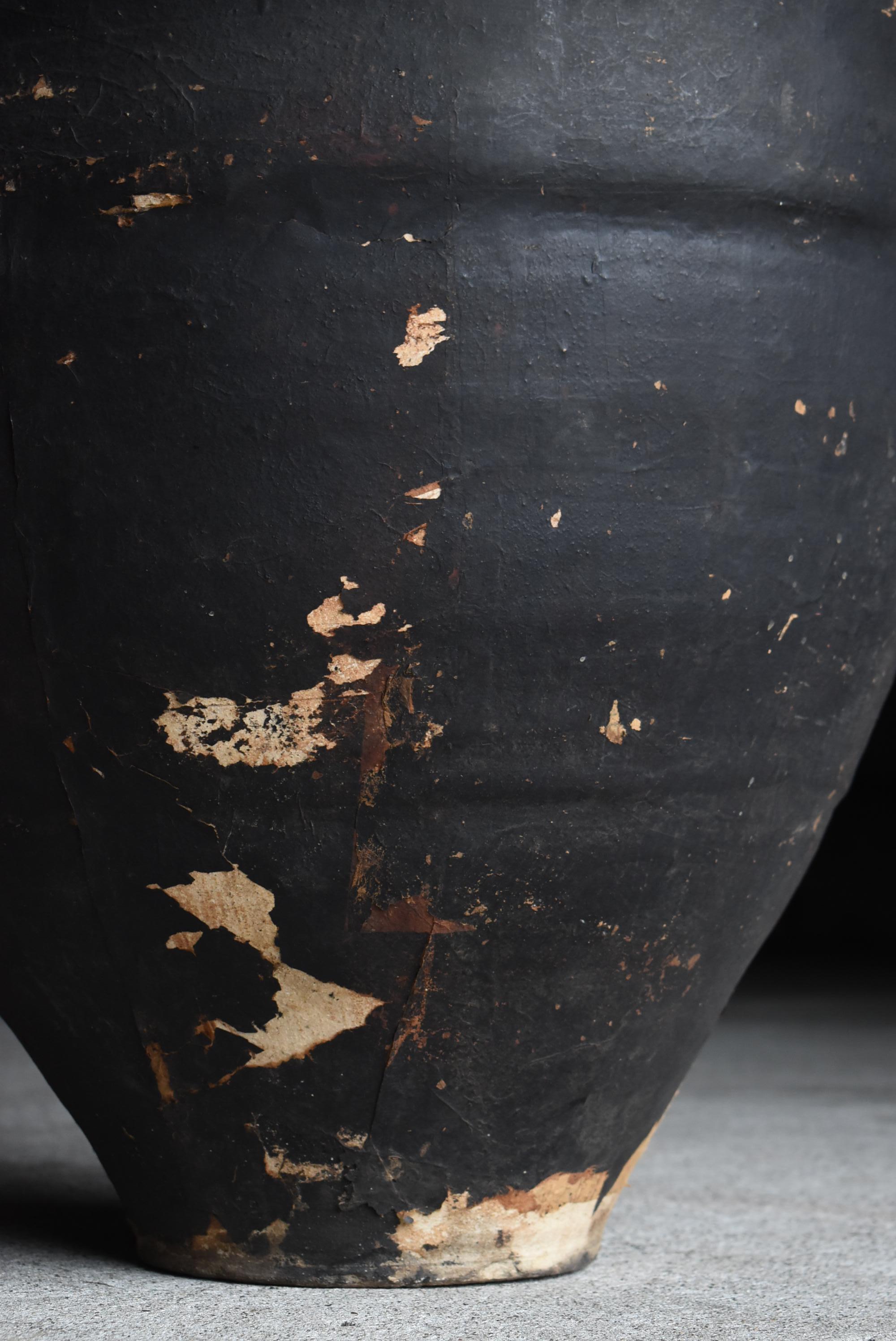 20ième siècle Vase japonais ancien en poterie recouverte de papier noir 1860s-1900s / Wabi Sabi en vente