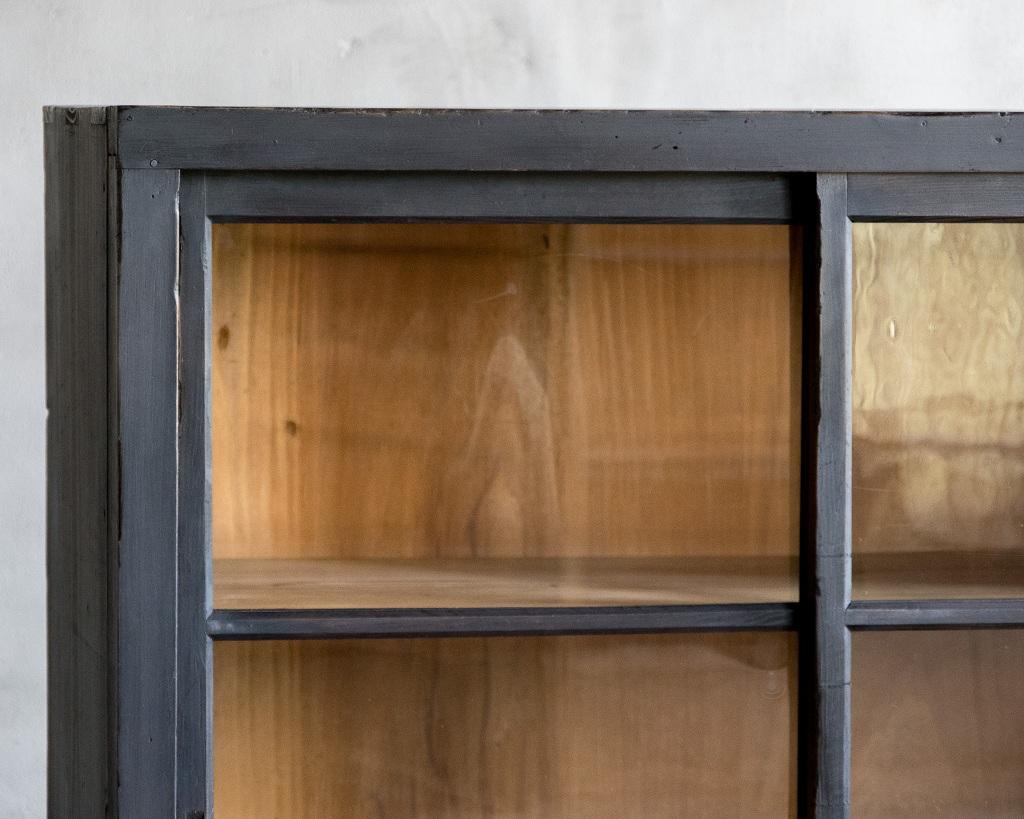Japanese Antique Black Sliding Glass Door Cabinet, Early Showa Period '1926-' For Sale 7