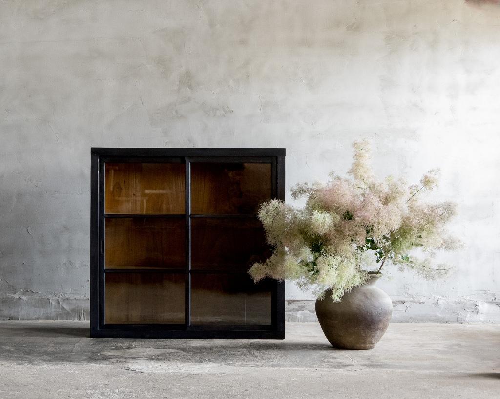 Japanese Antique Black Sliding Glass Door Cabinet, Early Showa Period '1926-' In Good Condition For Sale In Hitachiomiya-shi, 08