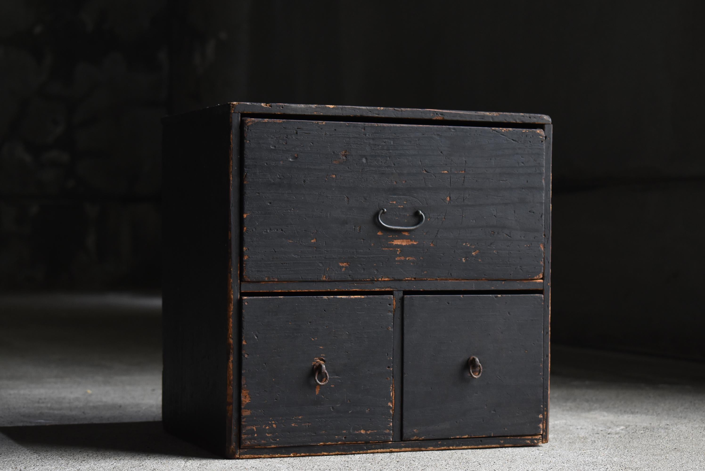 Japanese Antique Black Small Drawer 1860s-1900s / Tansu Storage Wabisabi In Good Condition For Sale In Sammu-shi, Chiba