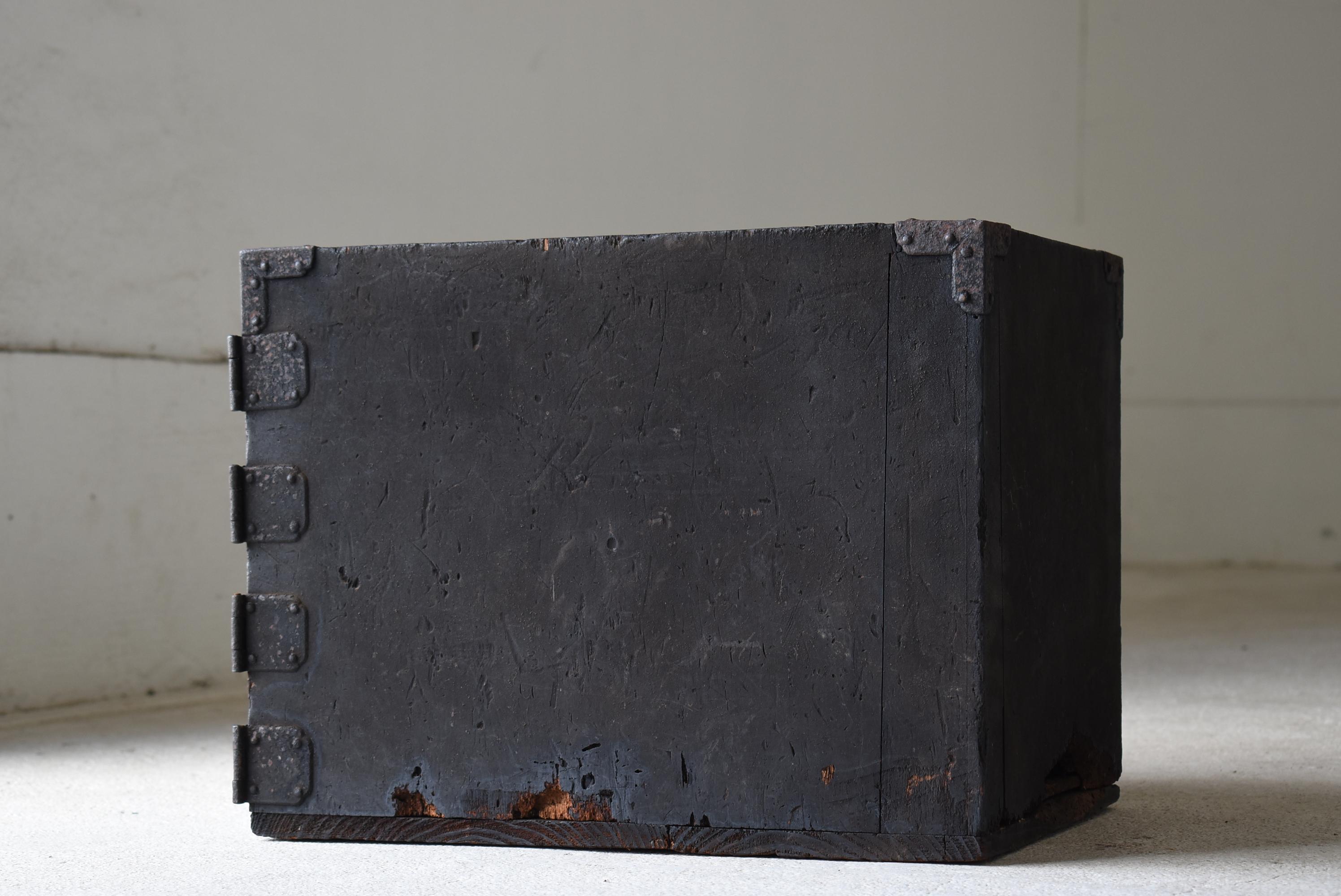 Japanese Antique Black Storage Box 1800s-1860s / Drawer Tansu Wabisabi For Sale 7
