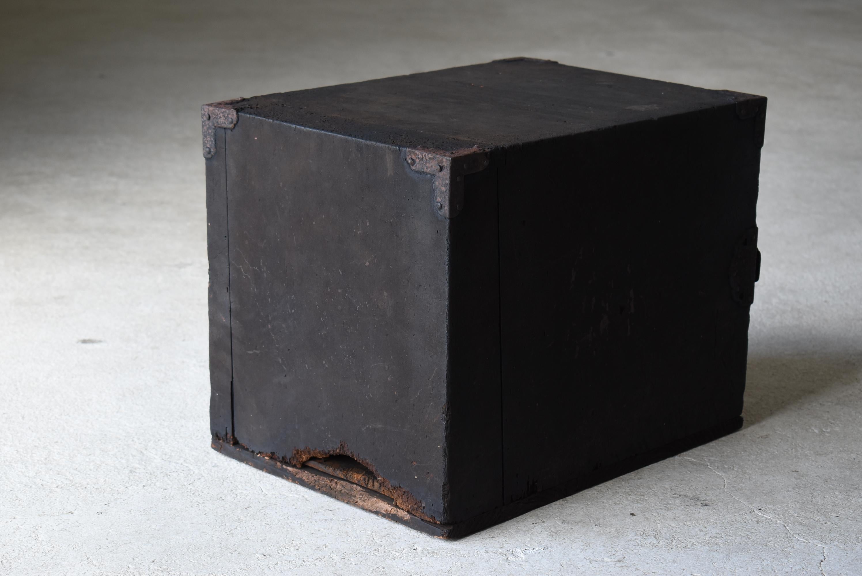 Japanese Antique Black Storage Box 1800s-1860s / Drawer Tansu Wabisabi For Sale 9