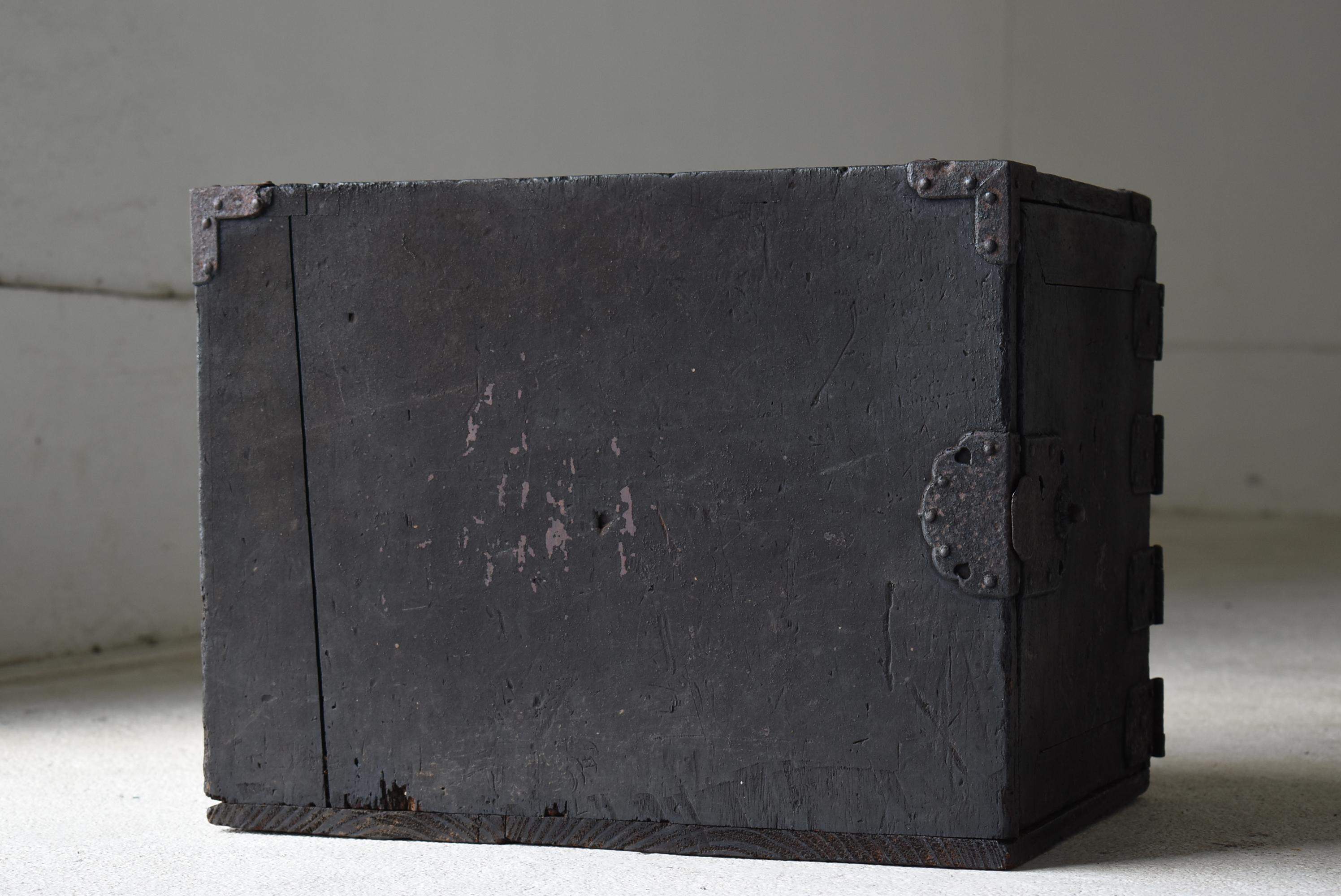 Japanese Antique Black Storage Box 1800s-1860s / Drawer Tansu Wabisabi For Sale 11