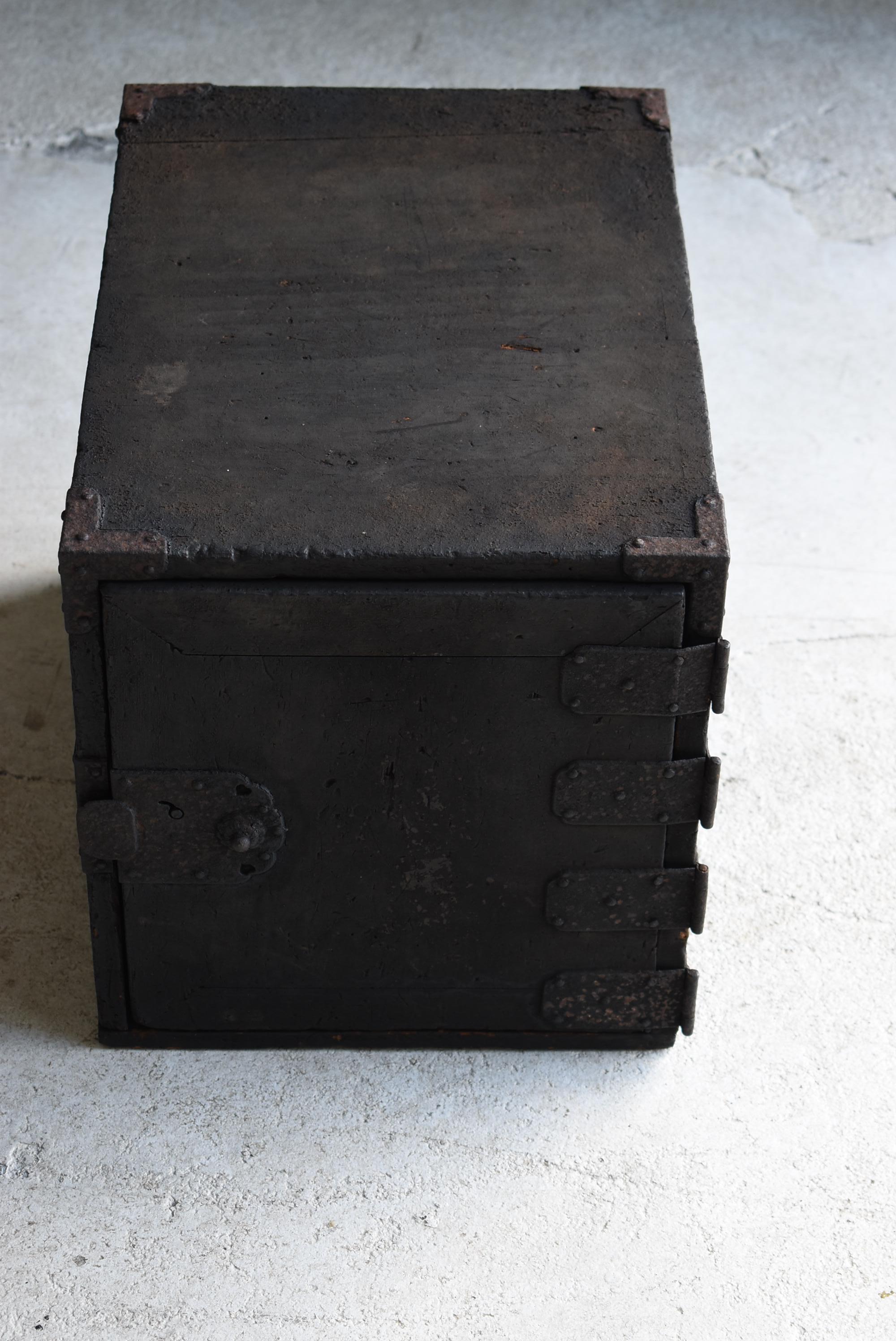 Japanese Antique Black Storage Box 1800s-1860s / Drawer Tansu Wabisabi For Sale 12