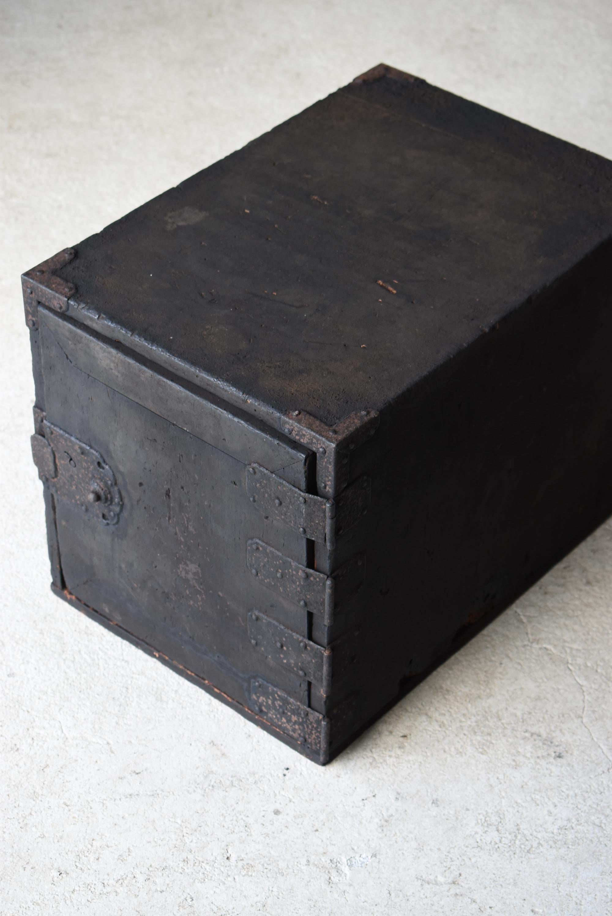 Japanese Antique Black Storage Box 1800s-1860s / Drawer Tansu Wabisabi In Good Condition For Sale In Sammu-shi, Chiba