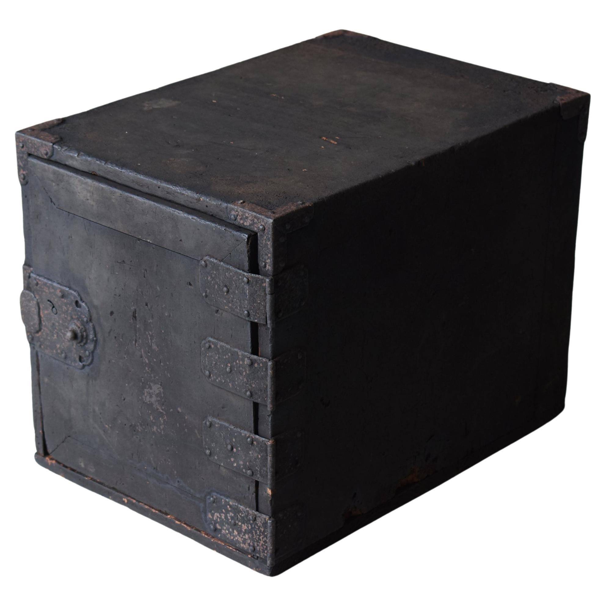 Japanese Antique Black Storage Box 1800s-1860s / Drawer Tansu Wabisabi For Sale