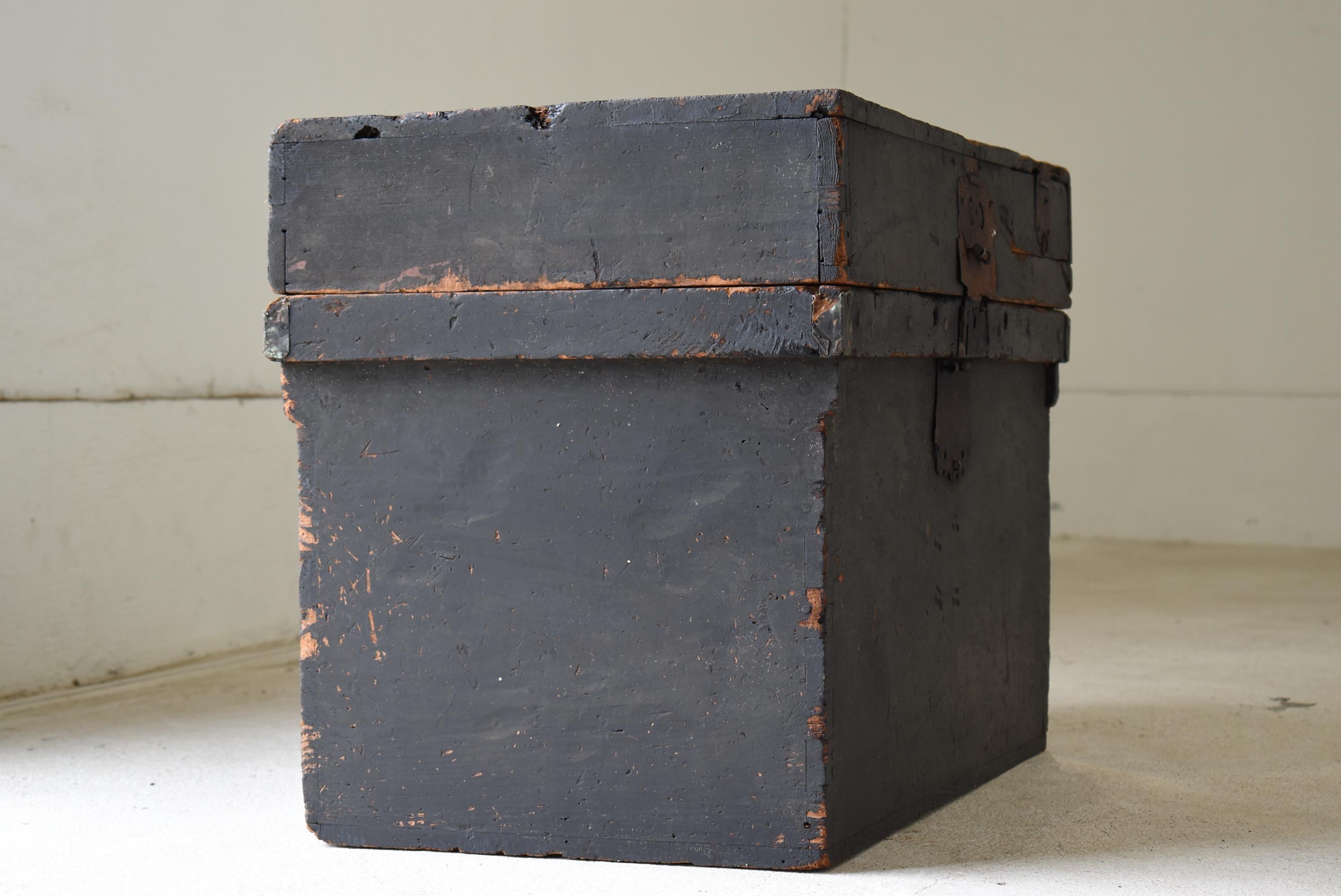 Japanese Antique Black Storage Box 1800s-1860s / Tansu Sofa Table Wabi Sabi For Sale 5