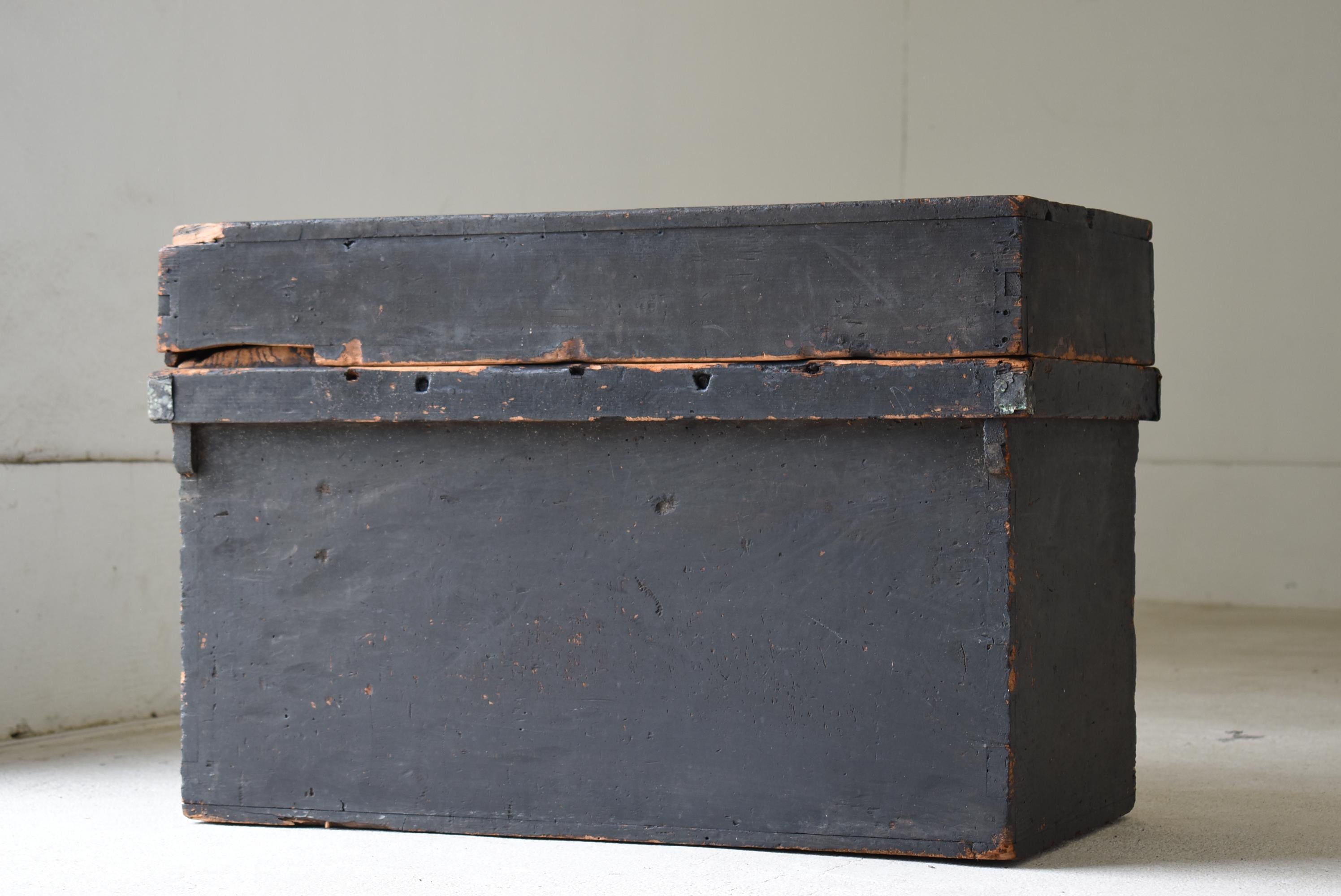 Japanese Antique Black Storage Box 1800s-1860s / Tansu Sofa Table Wabi Sabi For Sale 6