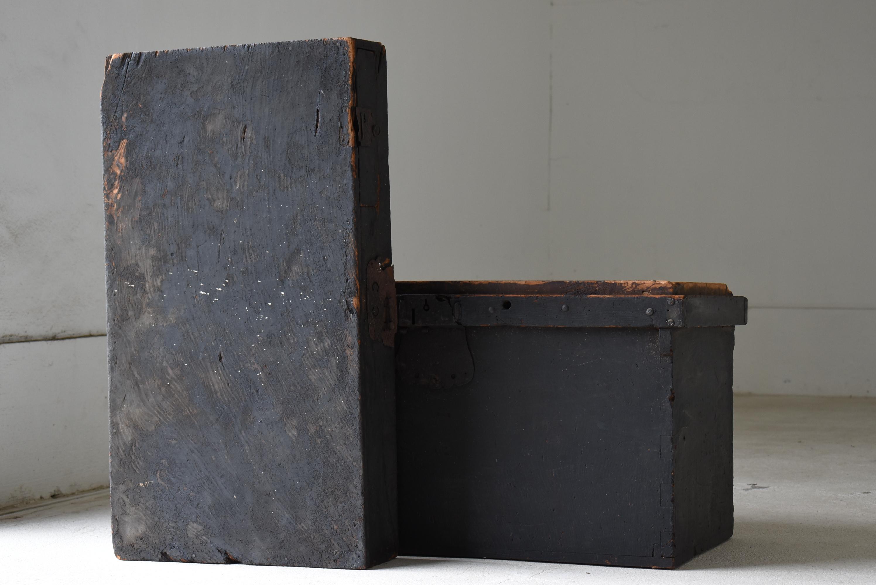 Japanese Antique Black Storage Box 1800s-1860s / Tansu Sofa Table Wabi Sabi For Sale 9