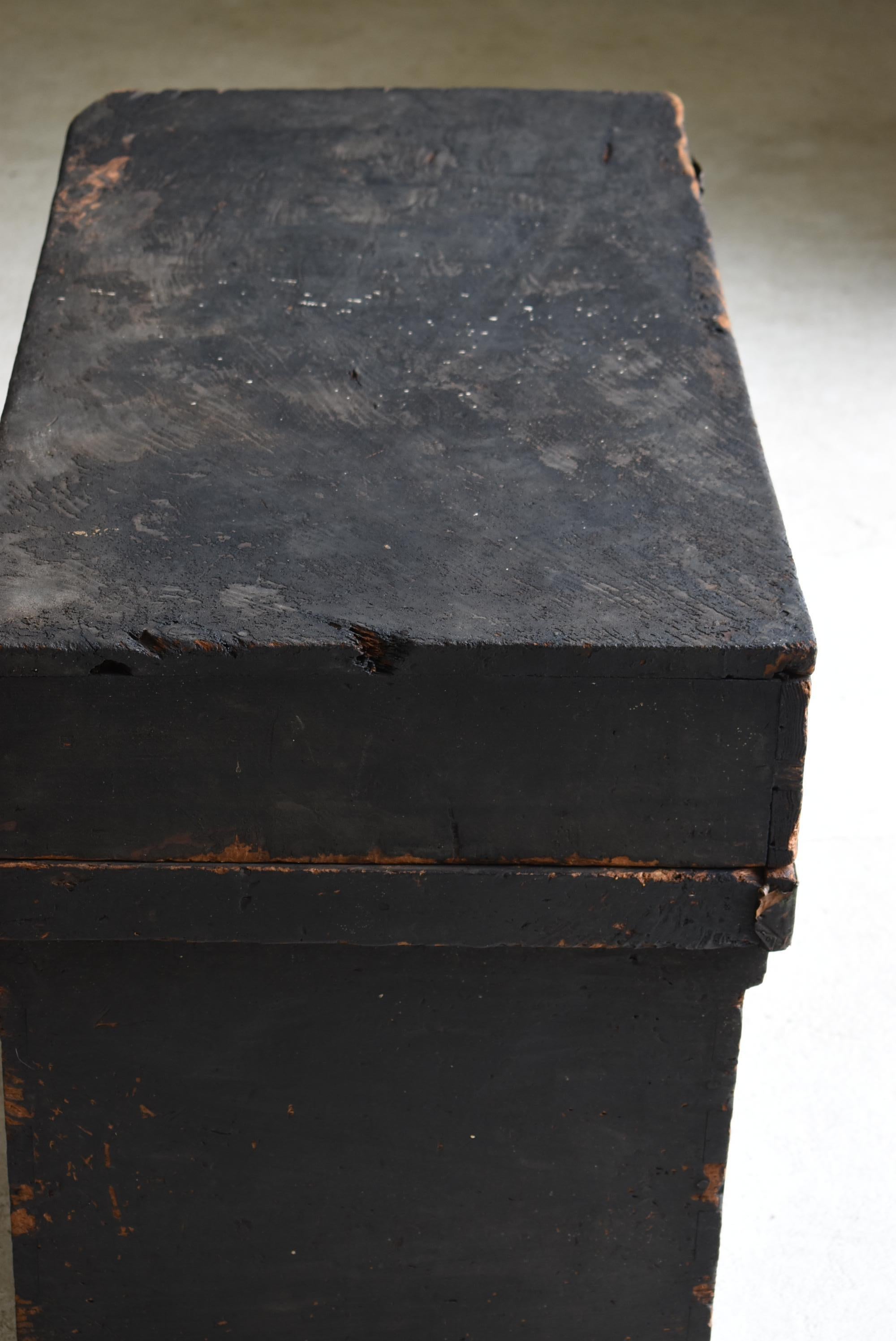 Japanese Antique Black Storage Box 1800s-1860s / Tansu Sofa Table Wabi Sabi For Sale 11