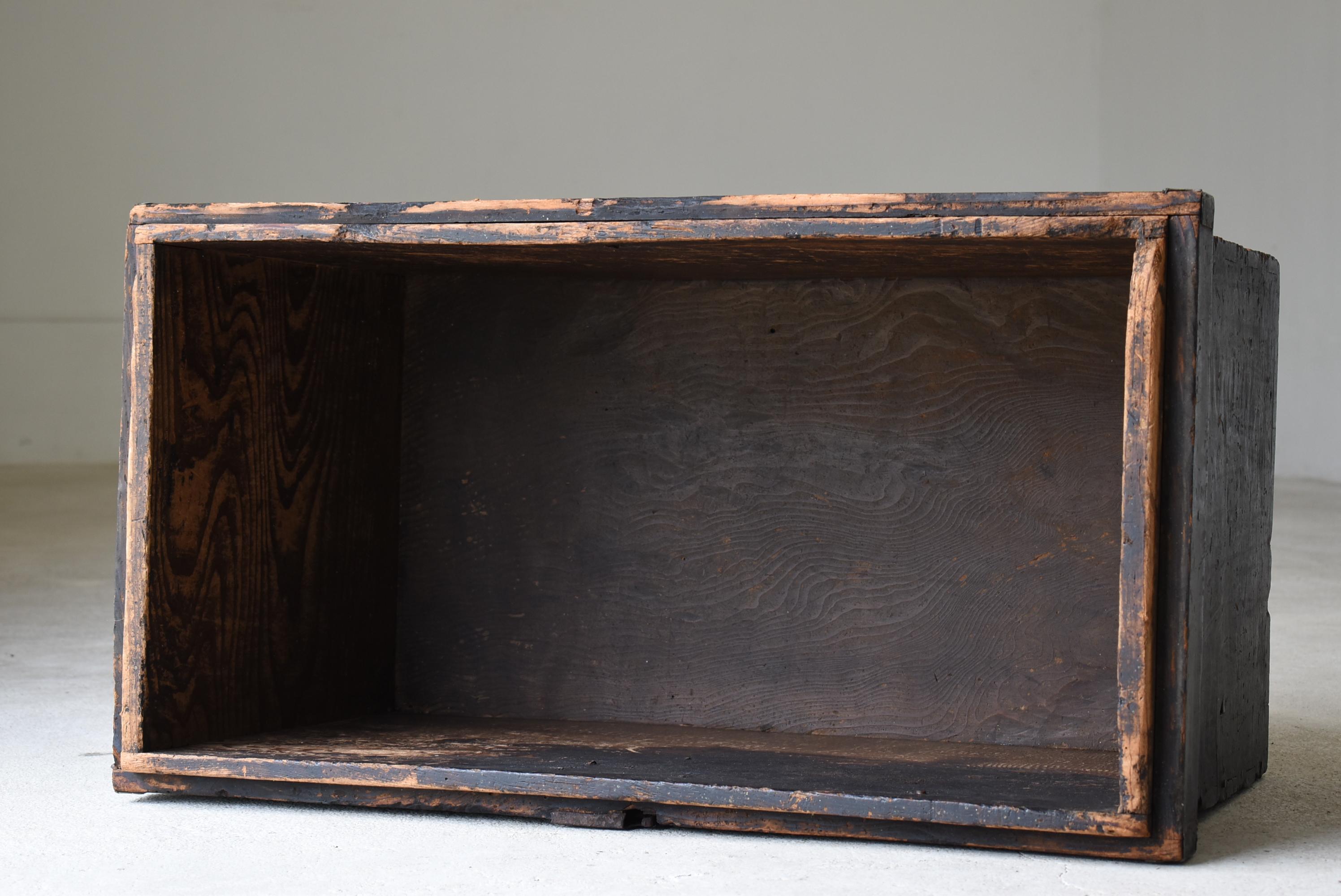 Japanese Antique Black Storage Box 1800s-1860s / Tansu Sofa Table Wabi Sabi For Sale 12
