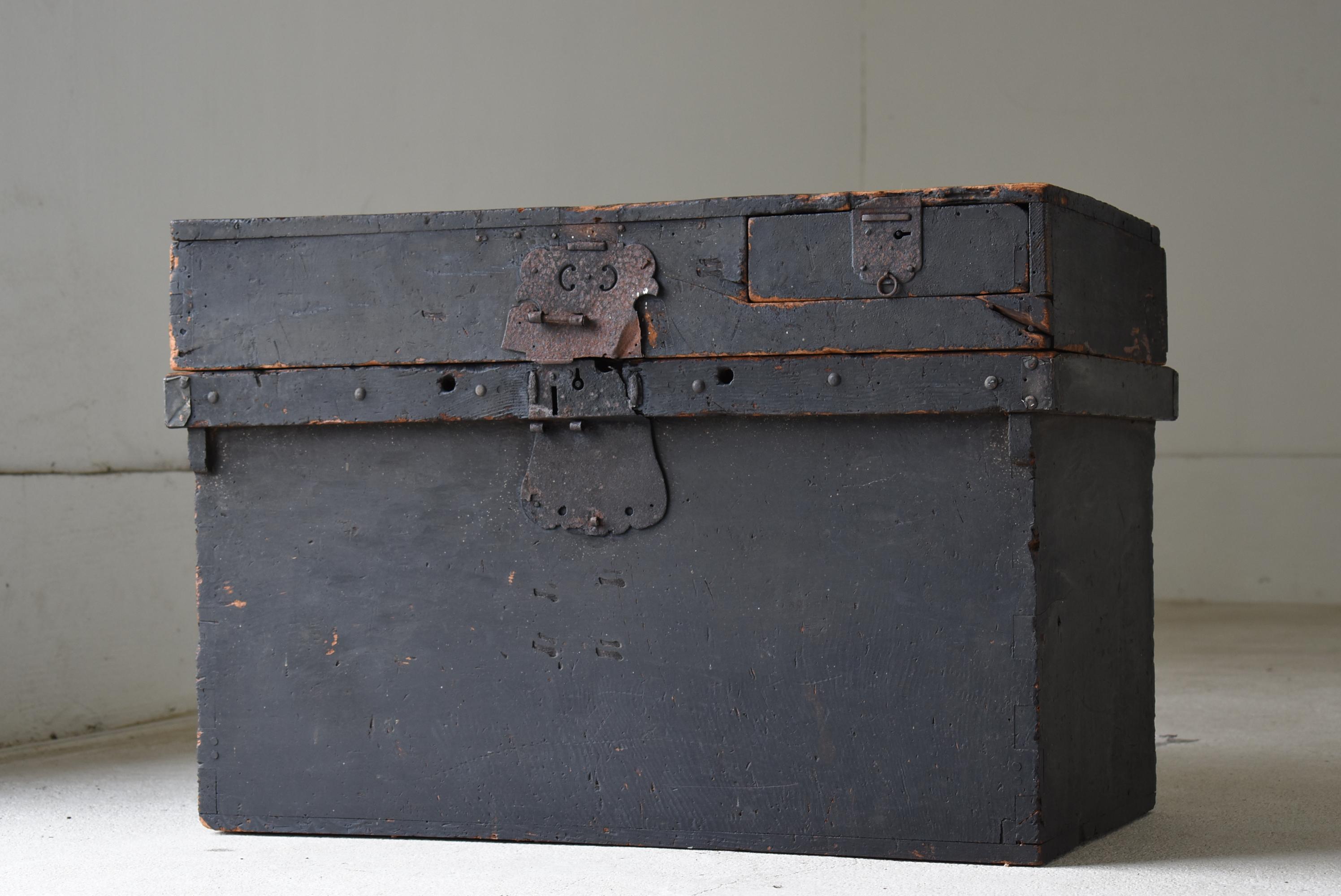 Japanese Antique Black Storage Box 1800s-1860s / Tansu Sofa Table Wabi Sabi For Sale 13