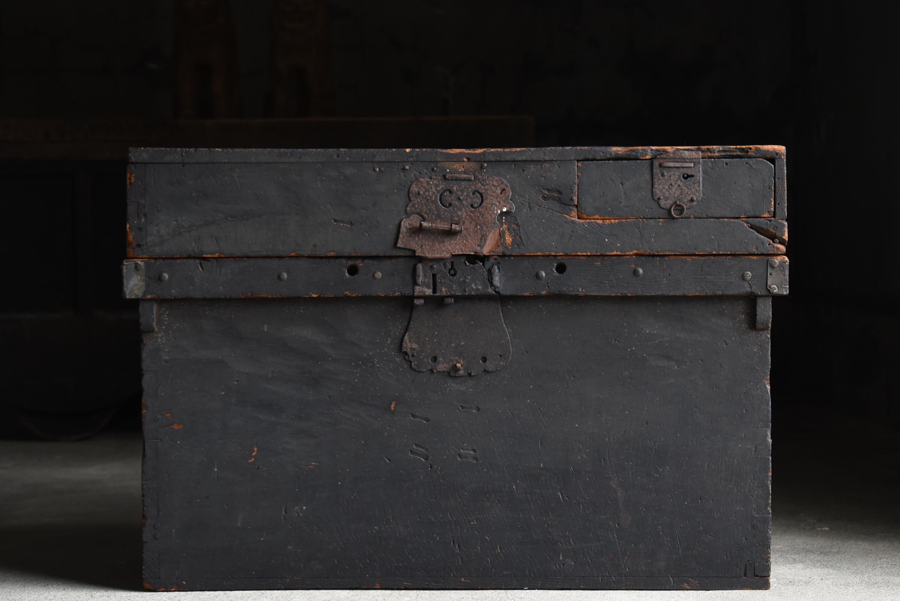Japanese Antique Black Storage Box 1800s-1860s / Tansu Sofa Table Wabi Sabi For Sale 14