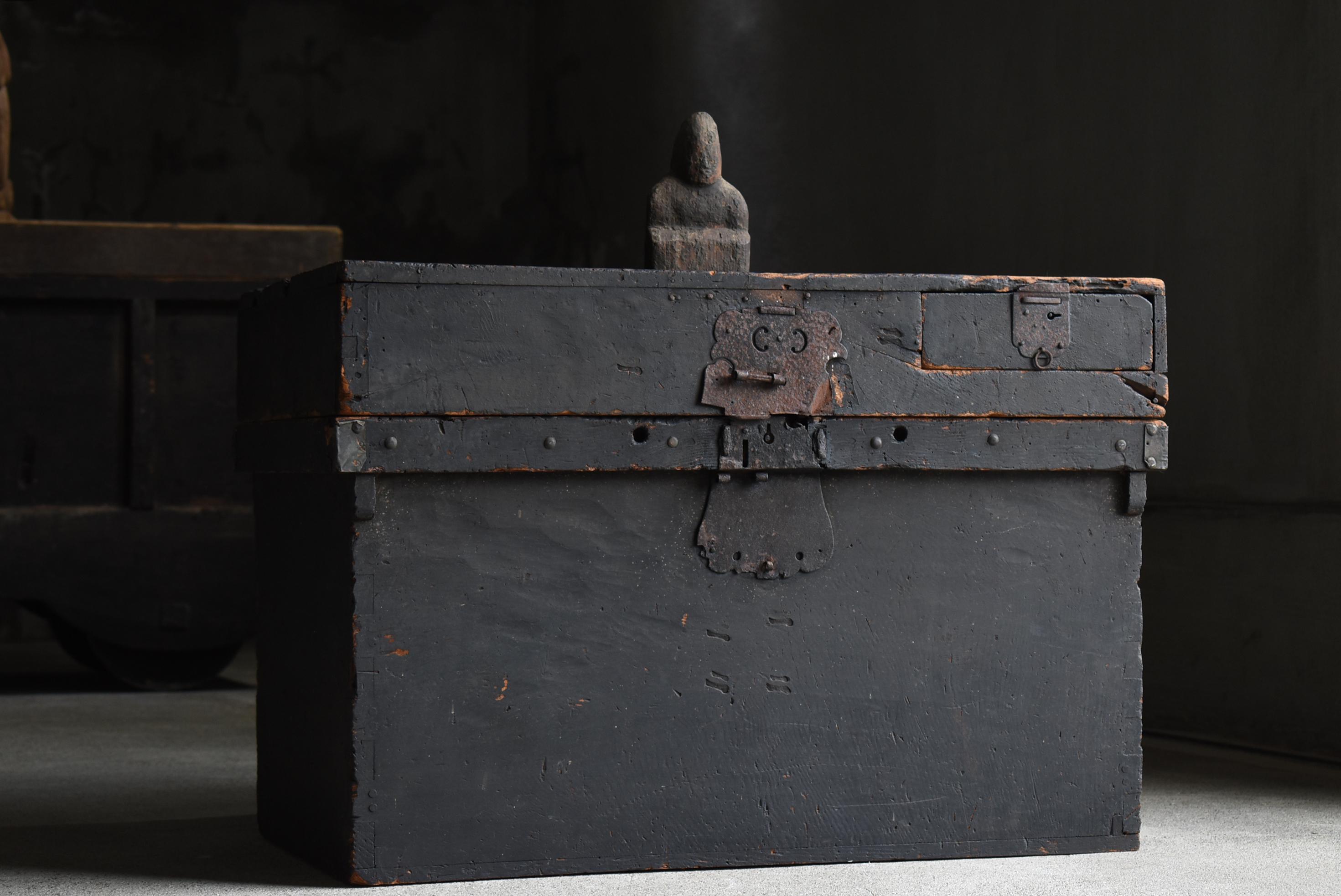 Edo Japanese Antique Black Storage Box 1800s-1860s / Tansu Sofa Table Wabi Sabi For Sale