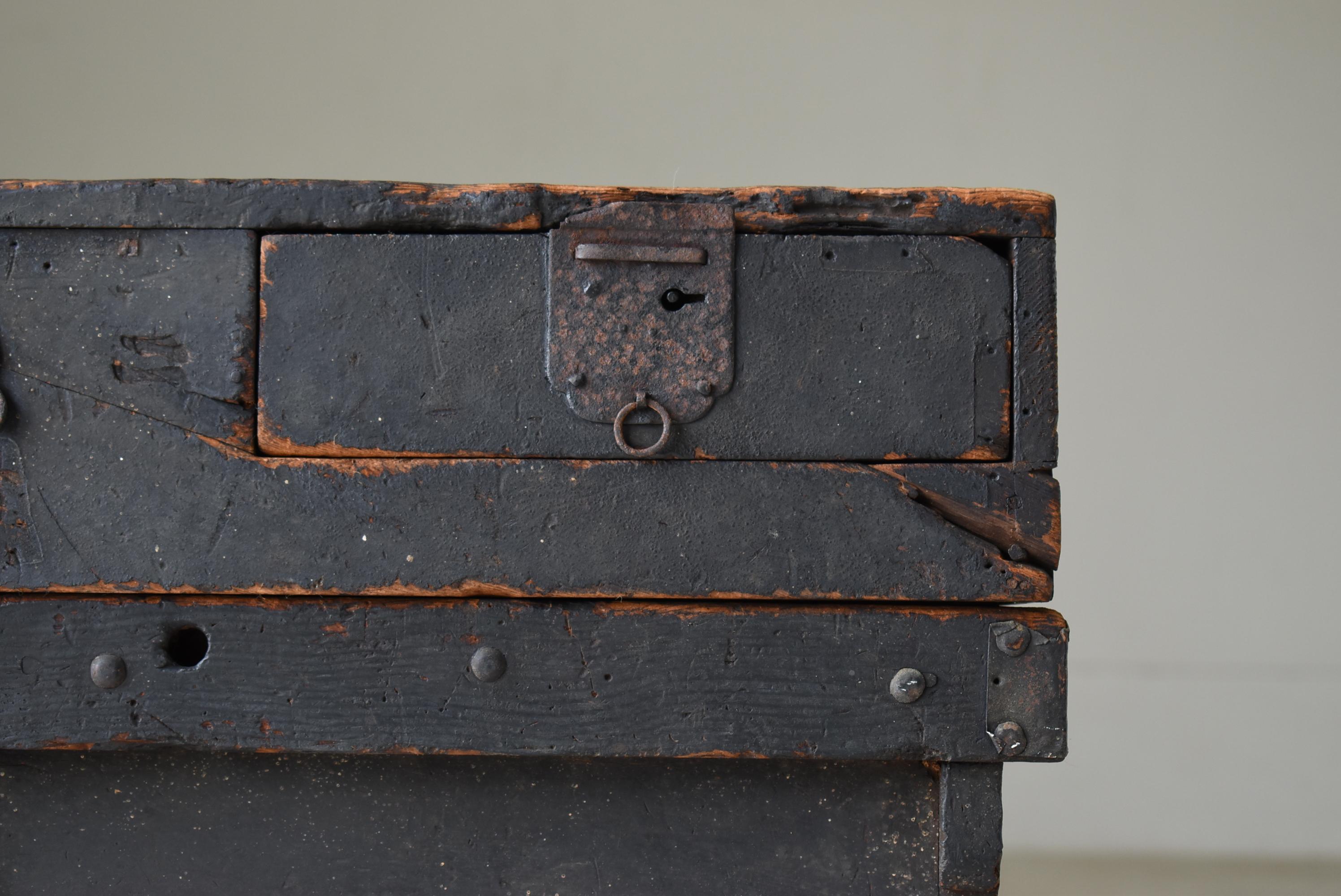 Japanese Antique Black Storage Box 1800s-1860s / Tansu Sofa Table Wabi Sabi For Sale 1