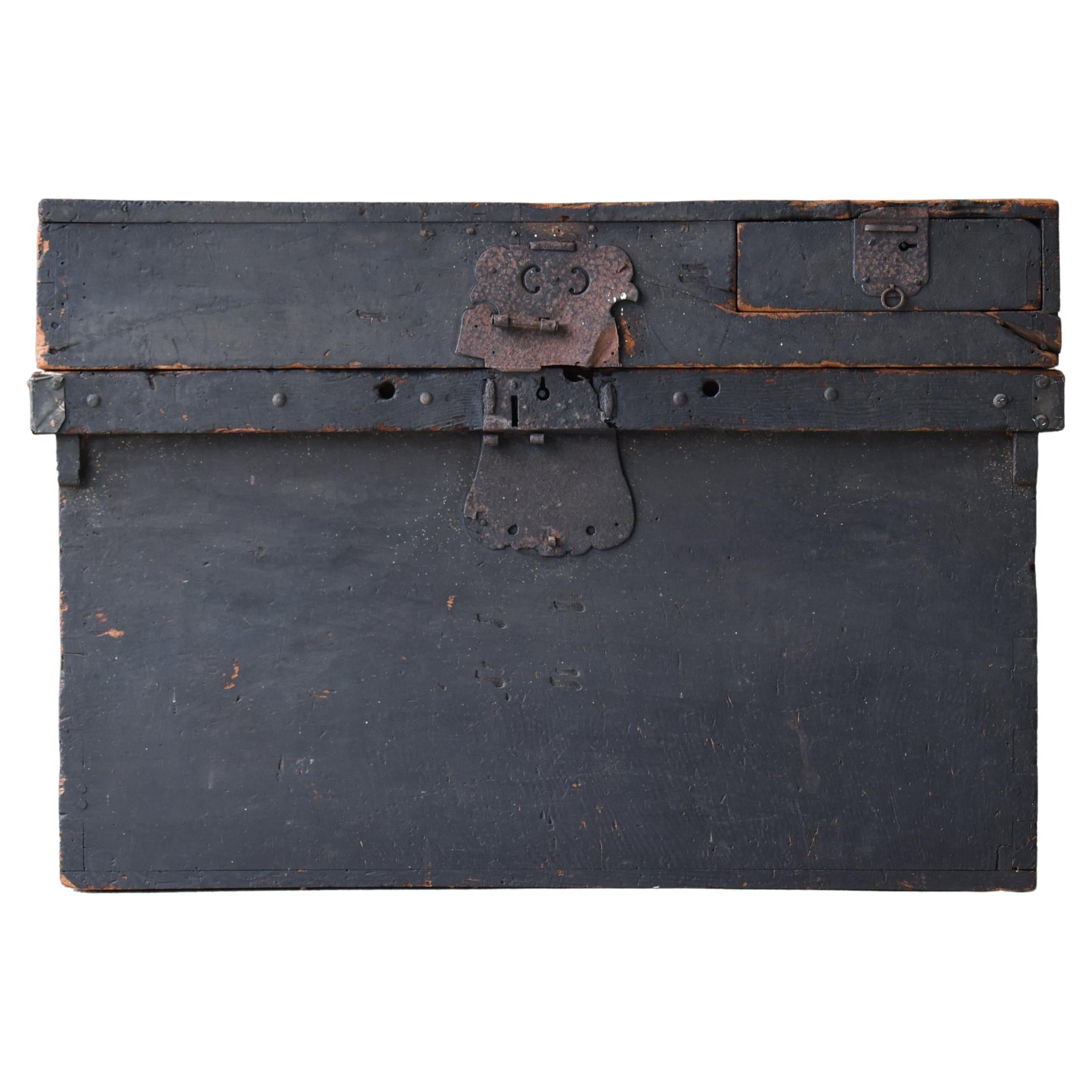 Japanese Antique Black Storage Box 1800s-1860s / Tansu Sofa Table Wabi Sabi For Sale
