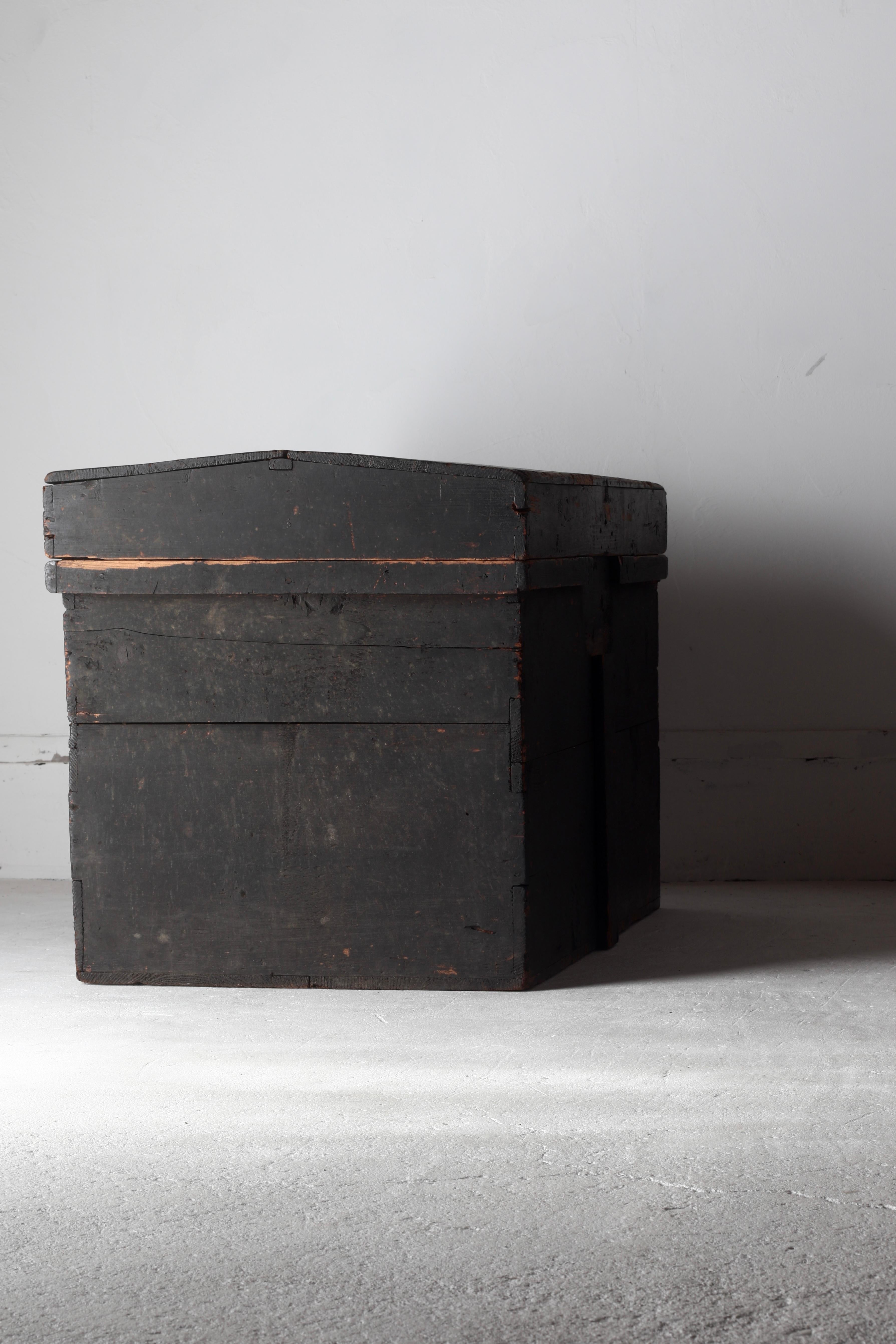 Scatola nera antica giapponese / Coperte / 1800-1868s Wabi-sabi in vendita 7