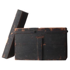 Caja de Almacenamiento Negra Antigua Japonesa / Cofres para Mantas / 1800-1868s Wabi-sabi