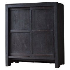 Japanische antike schwarze Tansu 1860er-1900er Jahre / Schrank-Kommode Wabi Sabi
