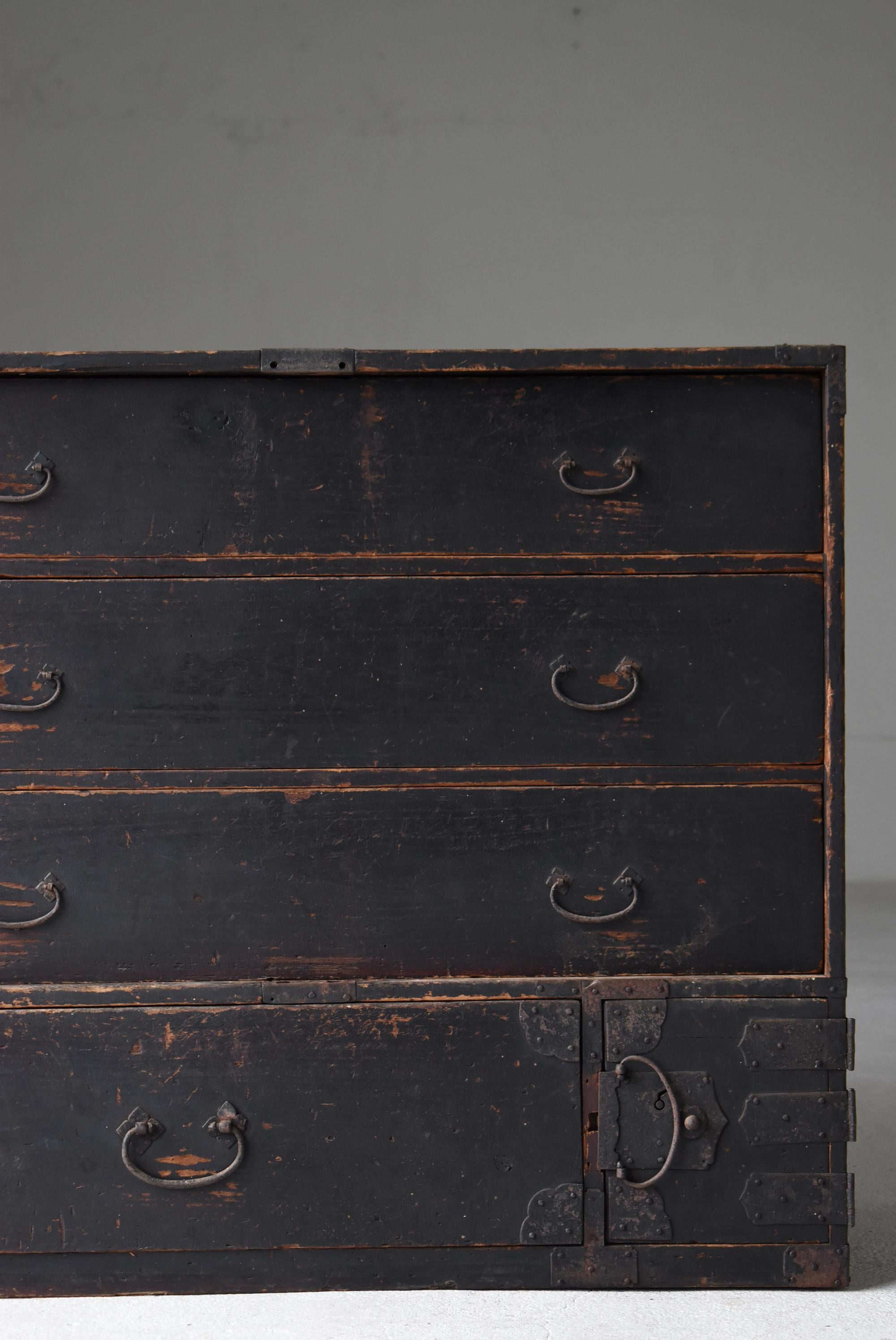 Ancien Tansu Noir Japonais 1860s-1900s / Buffet Tiroir de Rangement Wabisabi Bon état - En vente à Chōsei District Nagara, JP