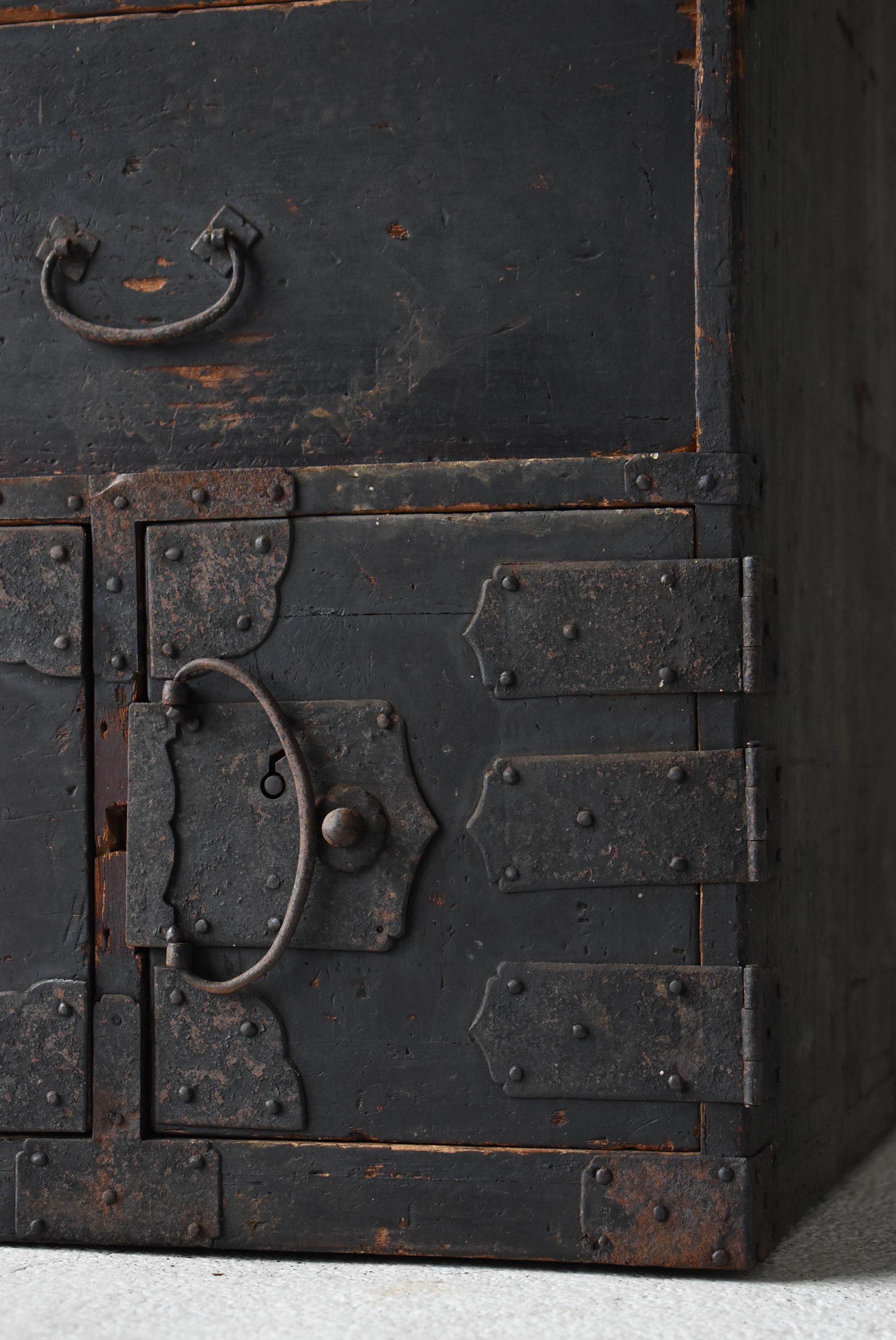 Fer Ancien Tansu Noir Japonais 1860s-1900s / Buffet Tiroir de Rangement Wabisabi en vente