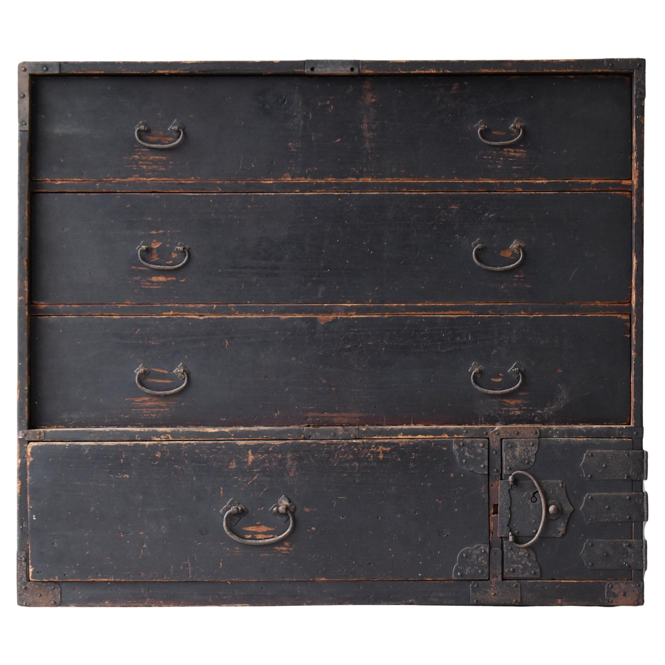 Antico Tansu nero giapponese del 1860-1900 / Credenza cassettiera Wabisabi