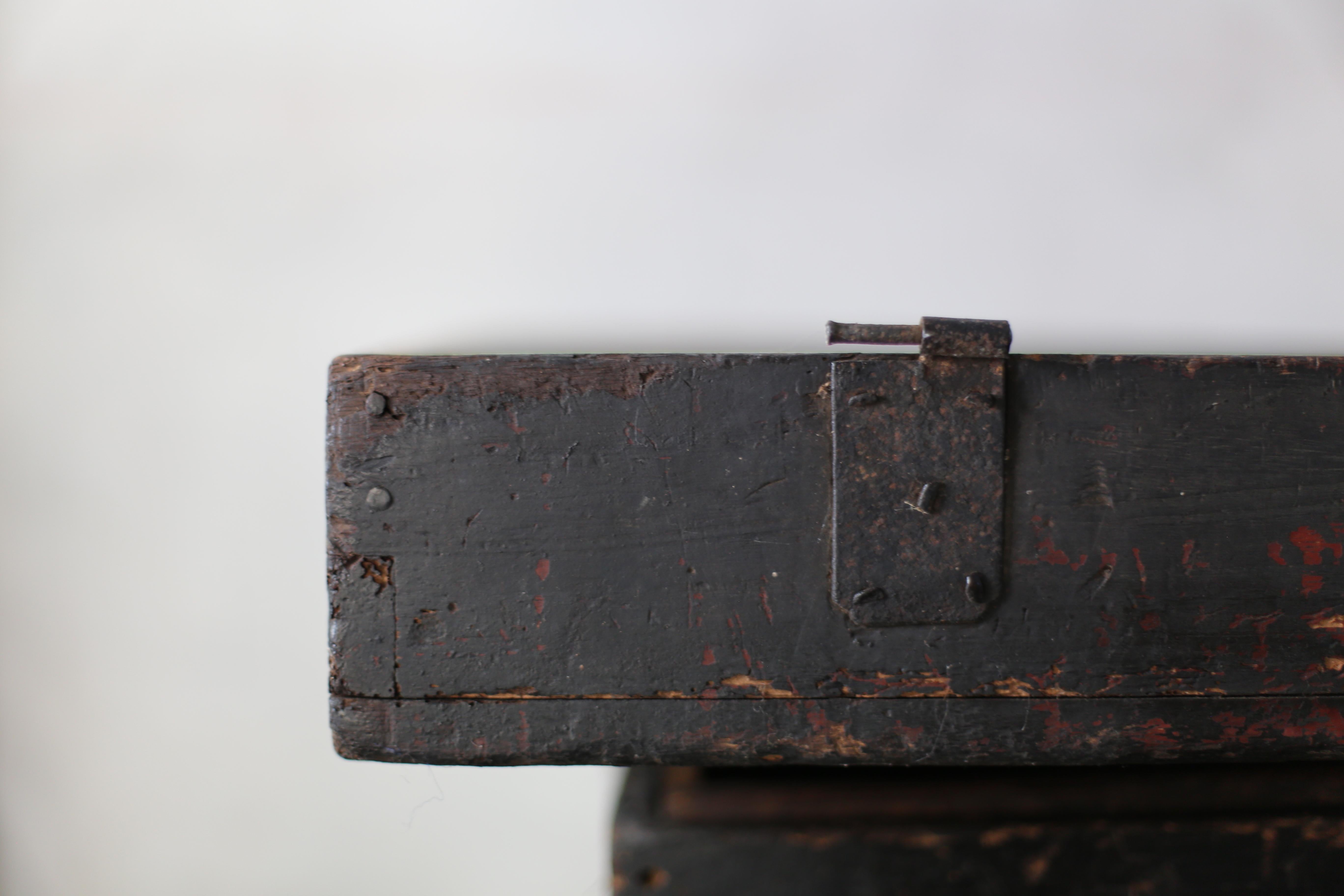 Japanese Antique Black Tansu 1860s-1900s / Storage Box Sofa Table Wabisabi For Sale 5