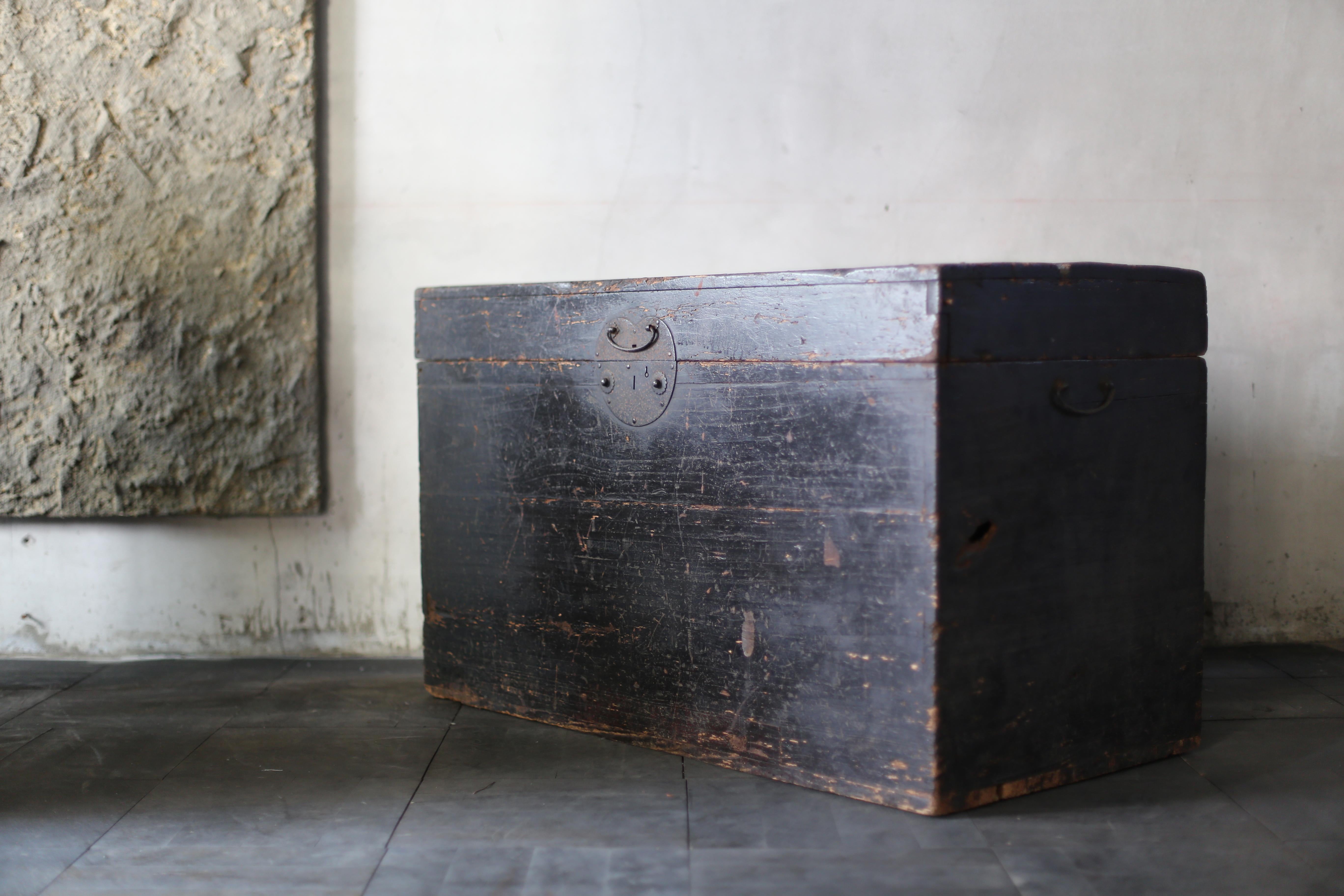 Japanese Antique Black Tansu 1860s-1900s / Storage Box Sofa Table Wabisabi For Sale 6