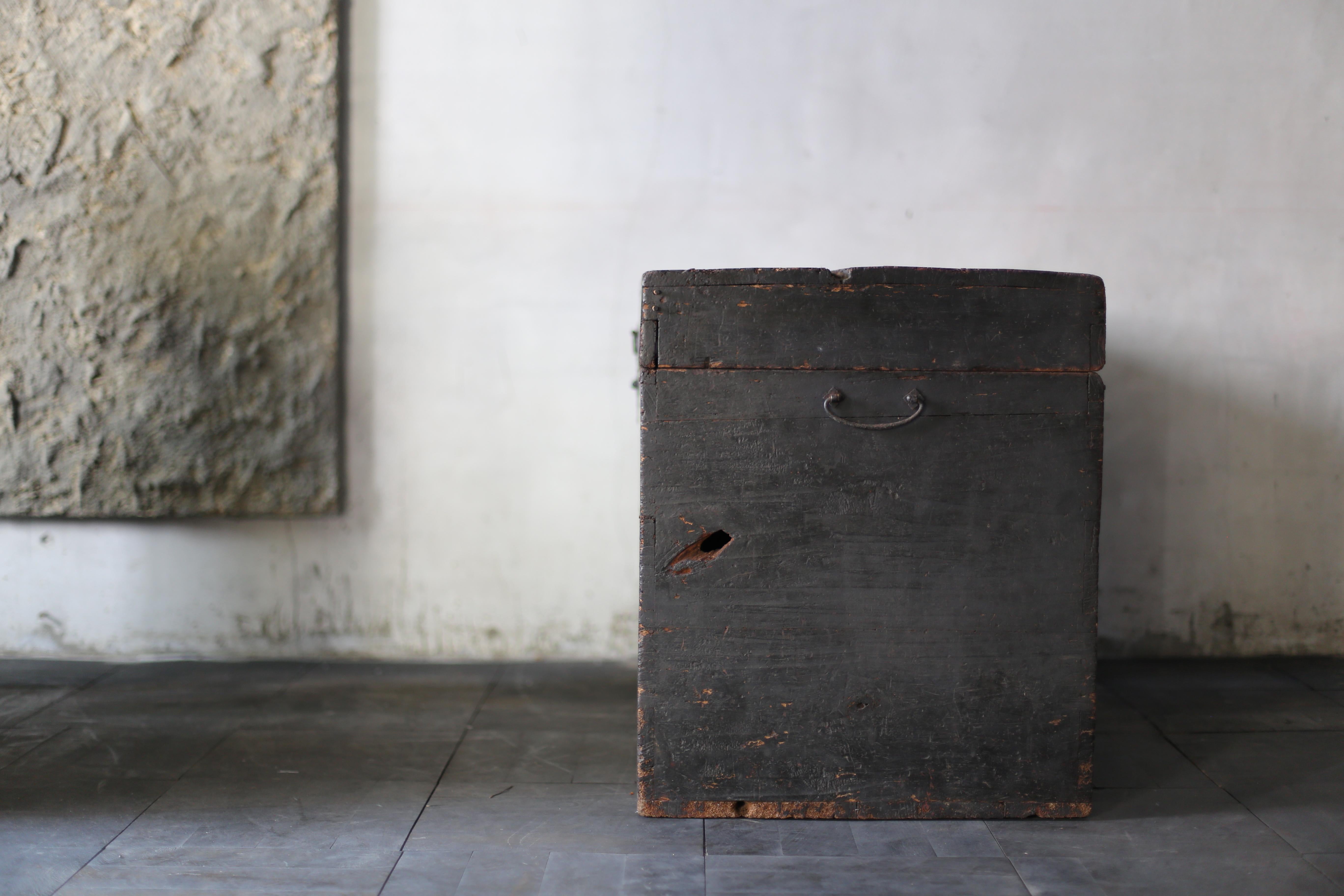Japanese Antique Black Tansu 1860s-1900s / Storage Box Sofa Table Wabisabi For Sale 7