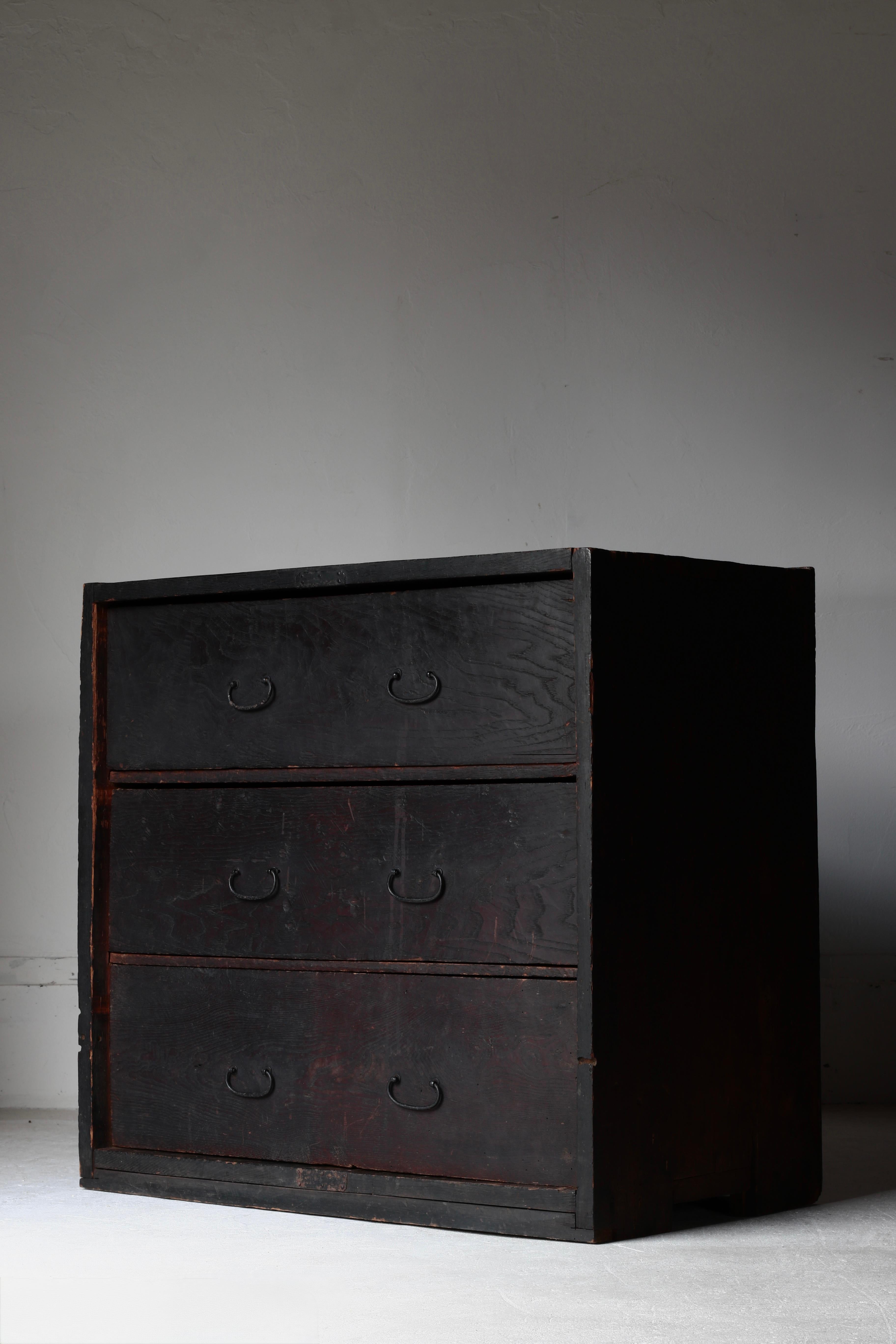 Antico Tansu nero giapponese / Credenza / 1868-1912 Wabi-sabi in vendita 2