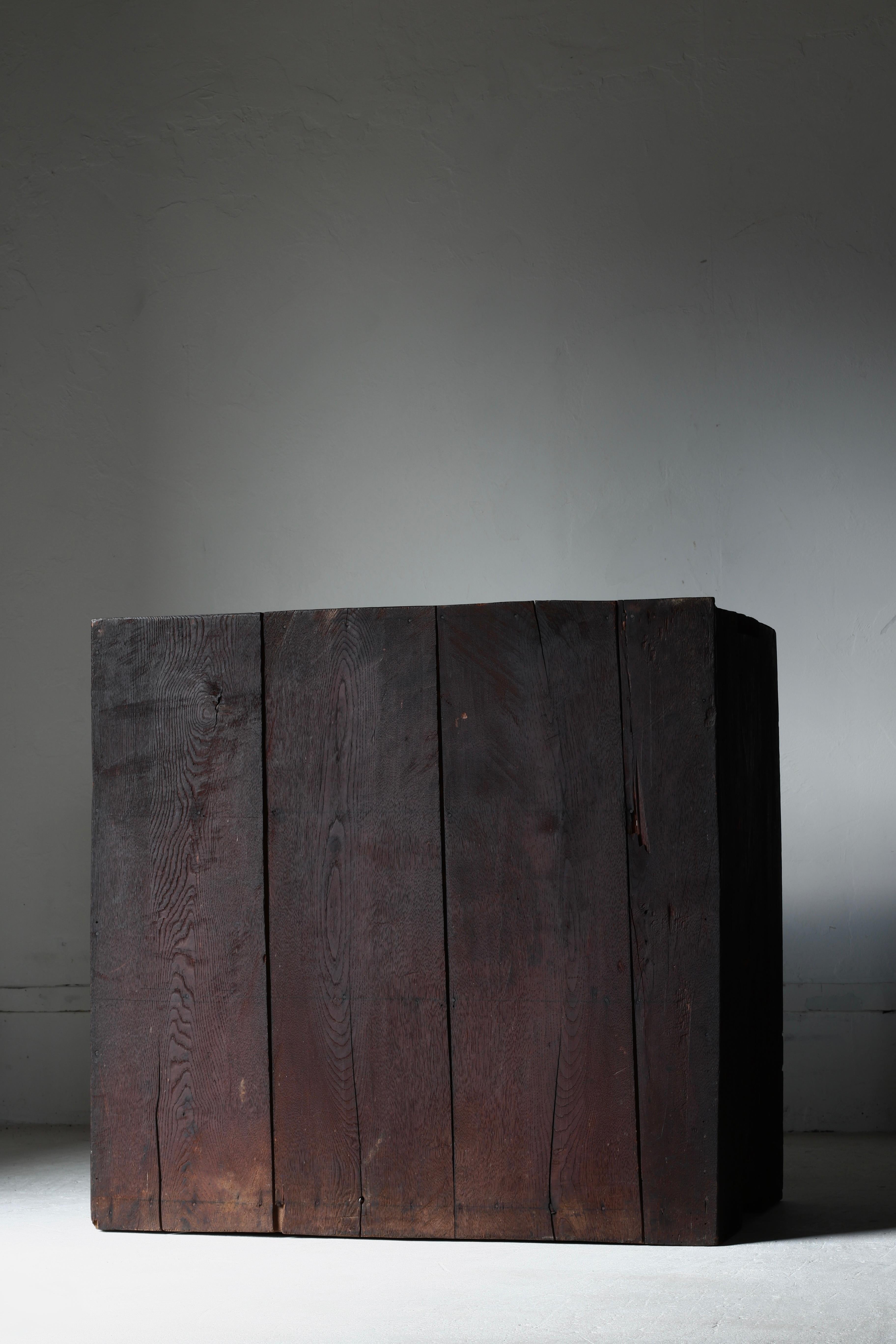 Antico Tansu nero giapponese / Credenza / 1868-1912 Wabi-sabi in vendita 4