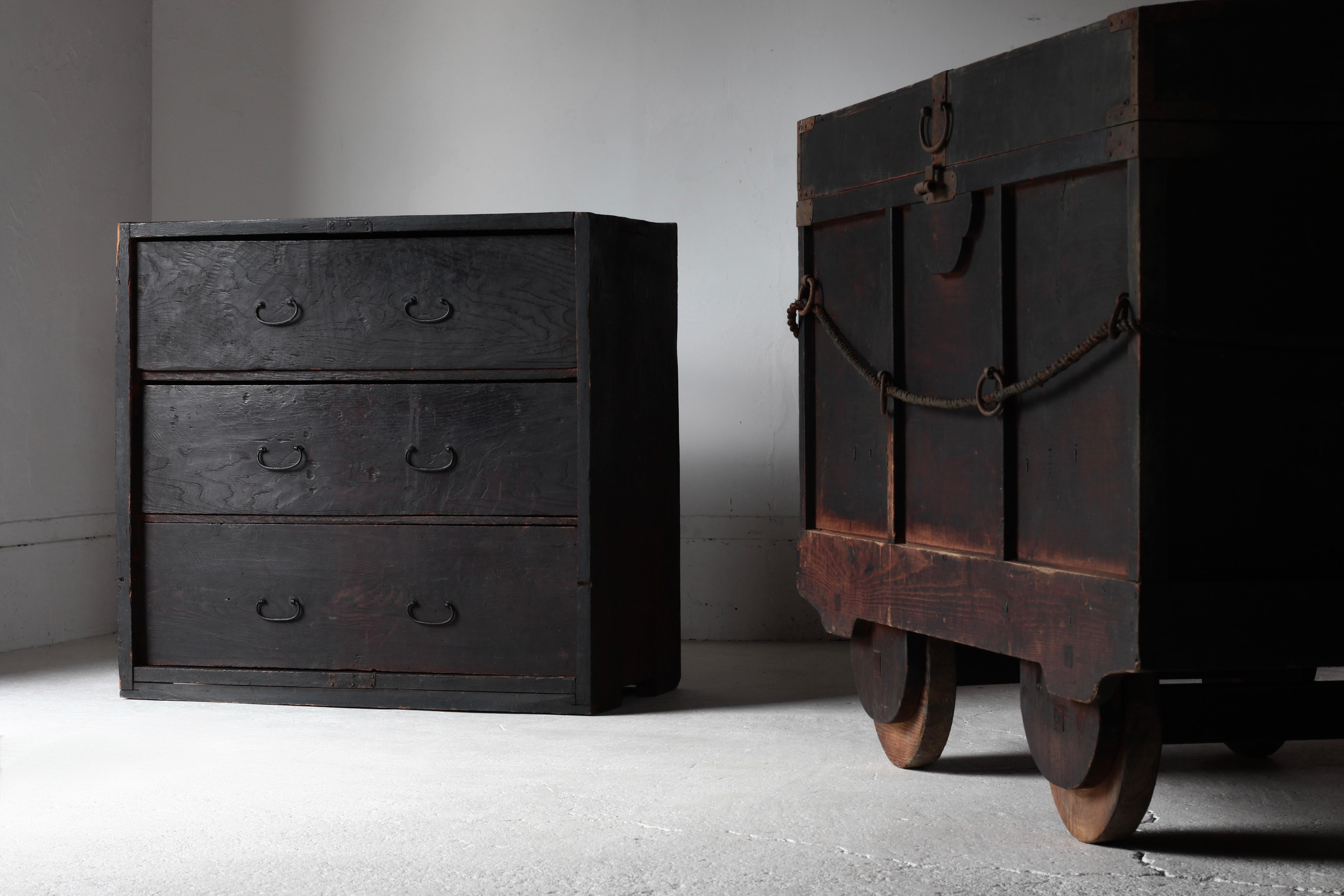 XIX secolo Antico Tansu nero giapponese / Credenza / 1868-1912 Wabi-sabi in vendita