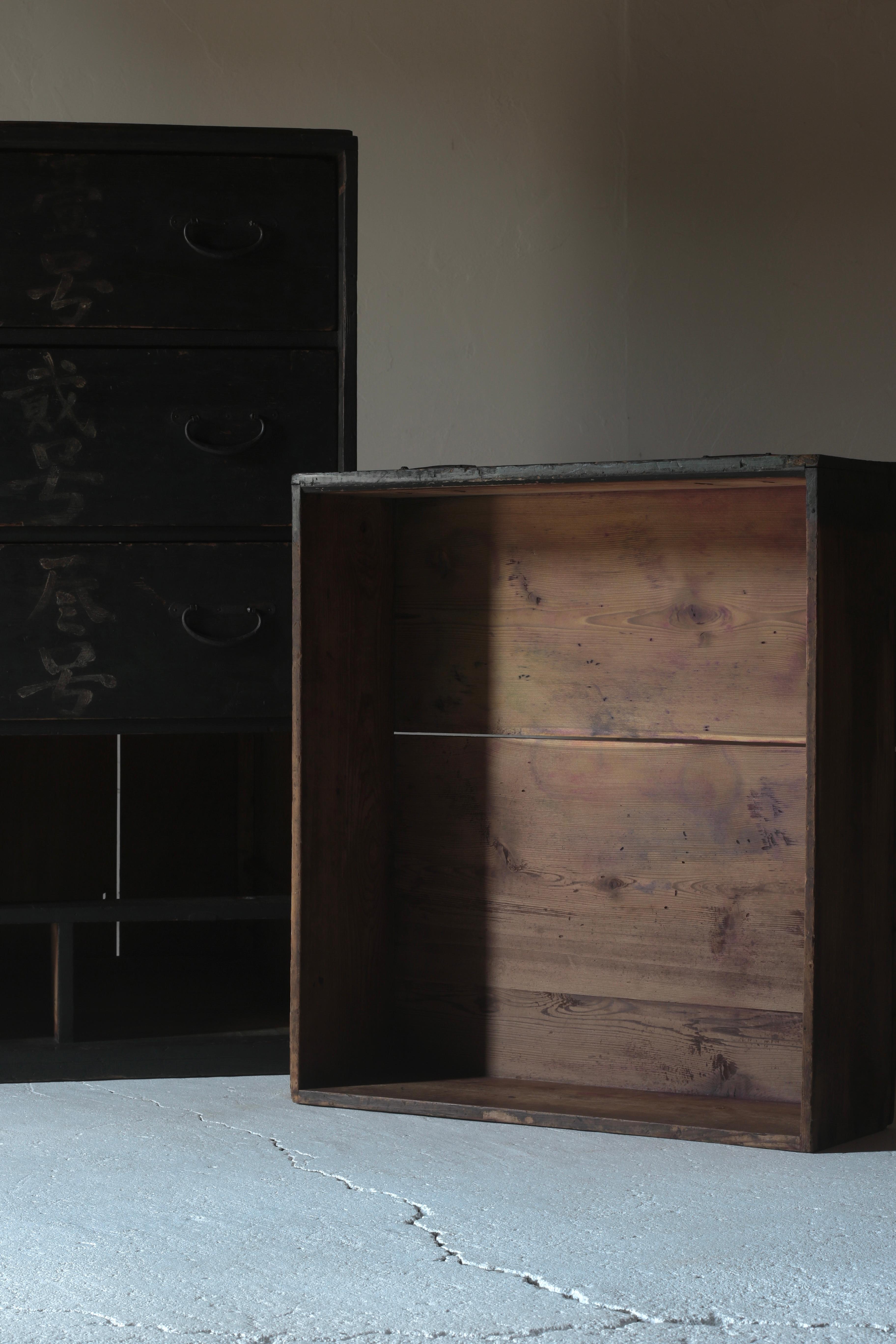 Japanese Antique Black Tansu / Chest of drawers Cabinet / 1912s-1926s WabiSabi For Sale 4