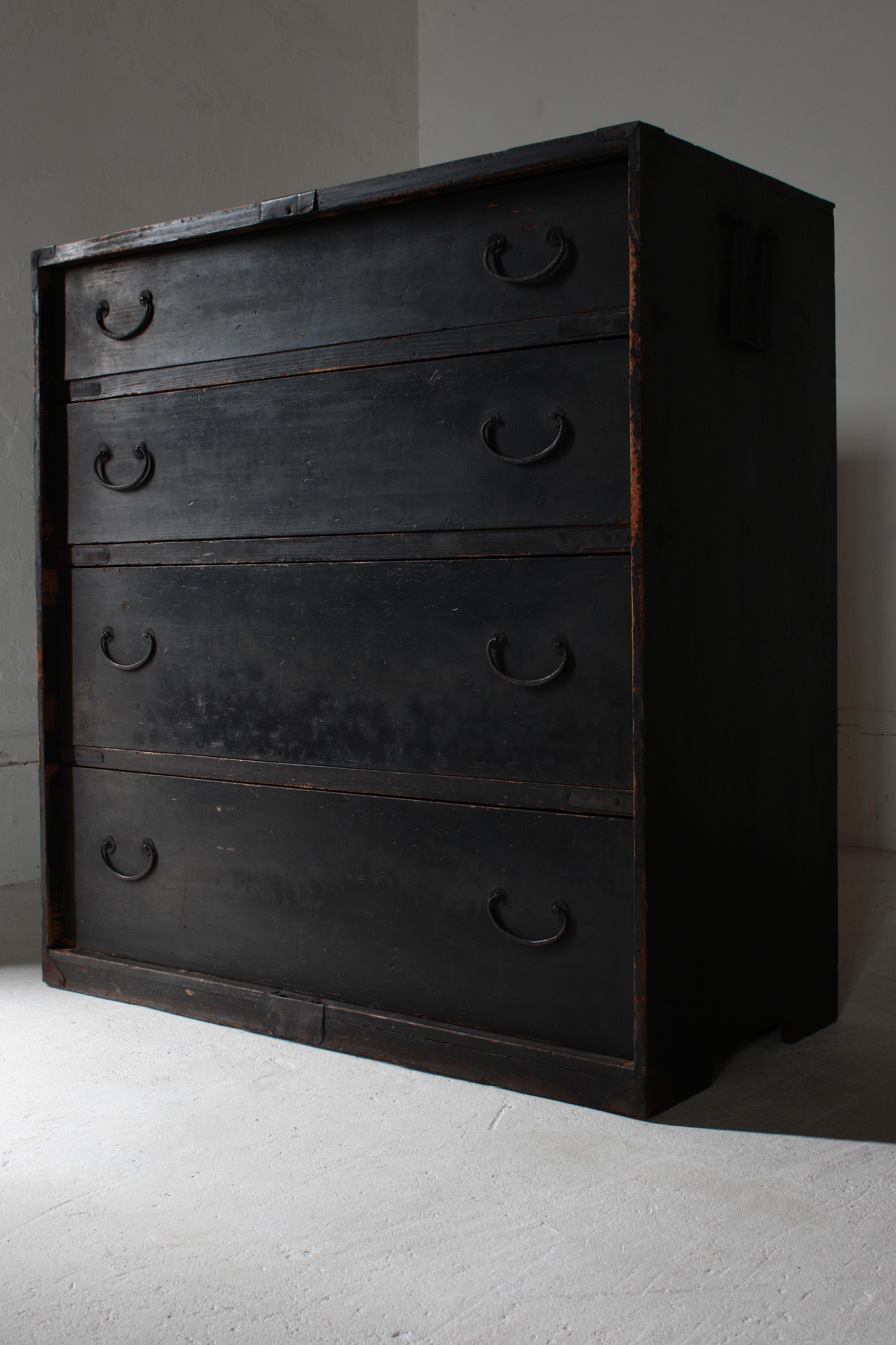 Japanischer antiker schwarzer Tansu / Schubladenschrank / 1868-1912s Wabi-Sabi im Angebot 3