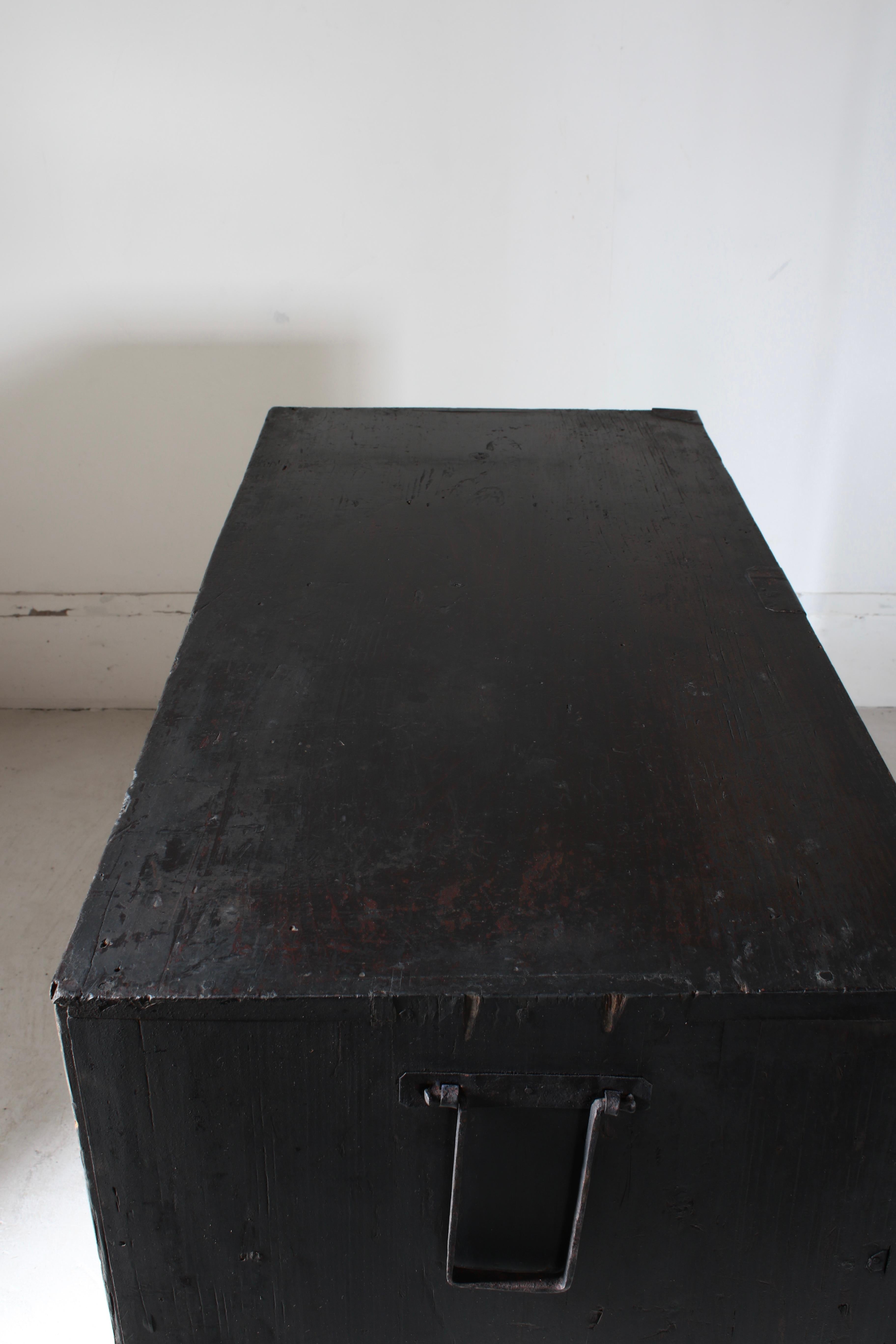 Japanischer antiker schwarzer Tansu / Schubladenschrank / 1868-1912s Wabi-Sabi im Angebot 8