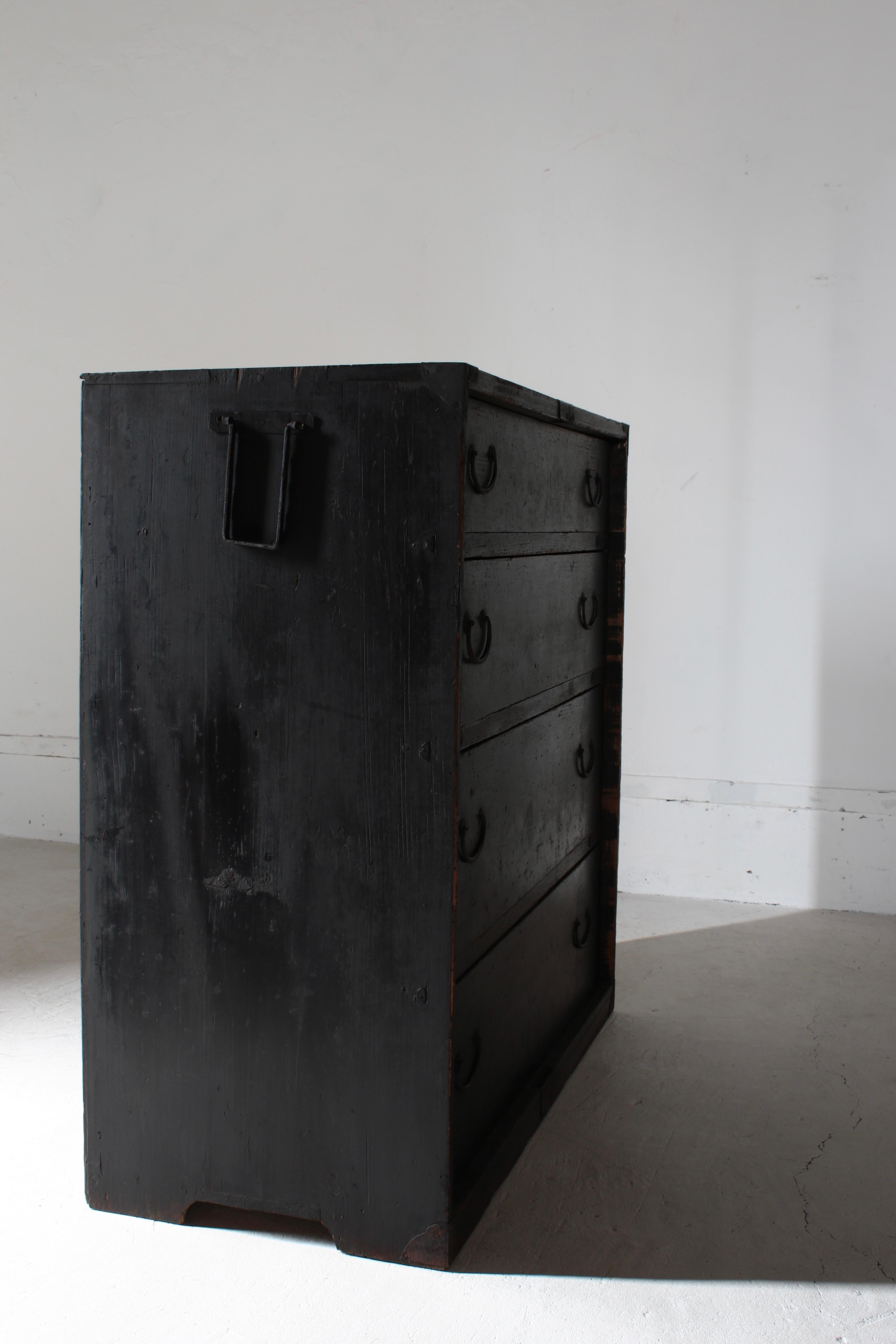 Japanischer antiker schwarzer Tansu / Schubladenschrank / 1868-1912s Wabi-Sabi im Angebot 9