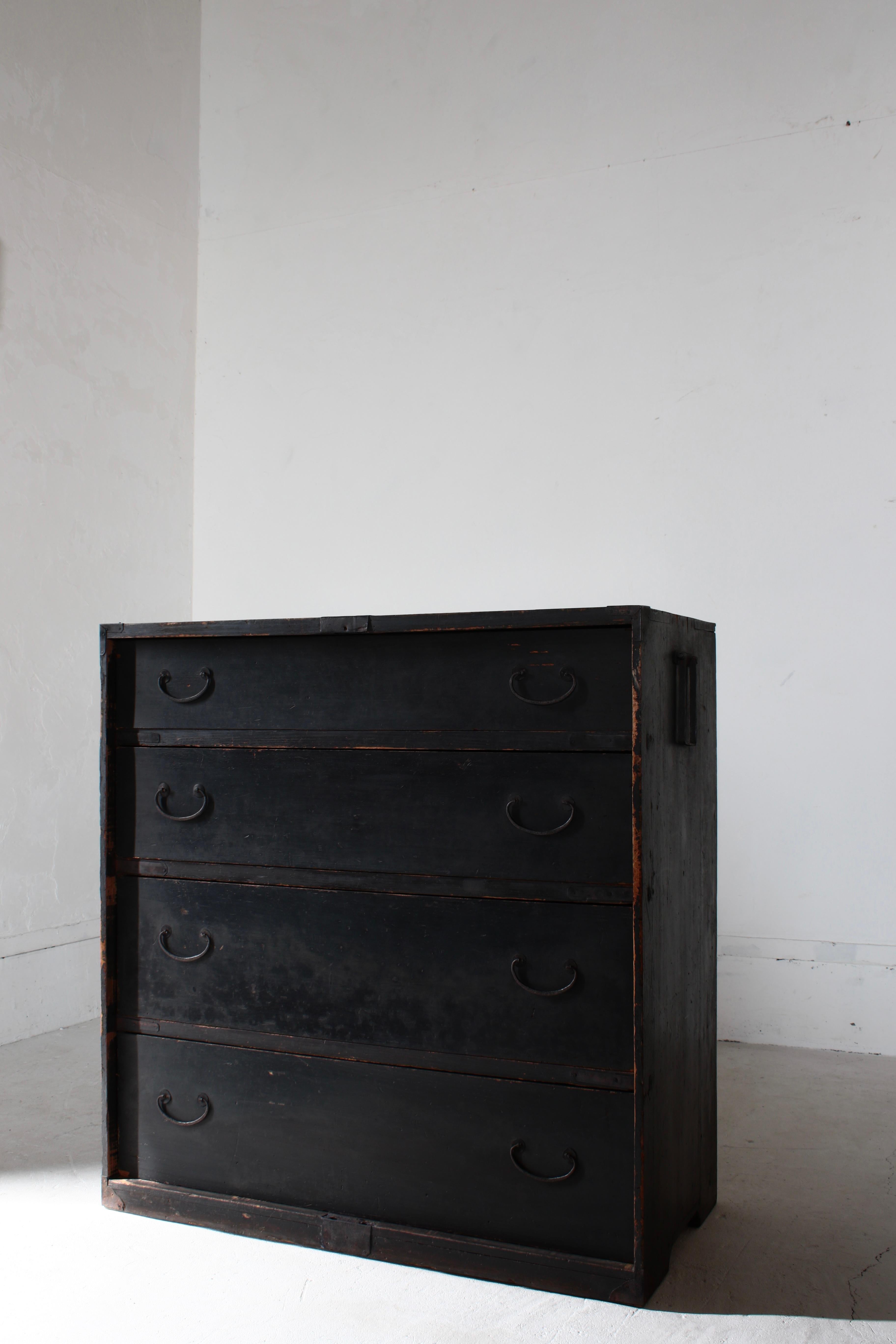 Japanischer antiker schwarzer Tansu / Schubladenschrank / 1868-1912s Wabi-Sabi im Angebot 10