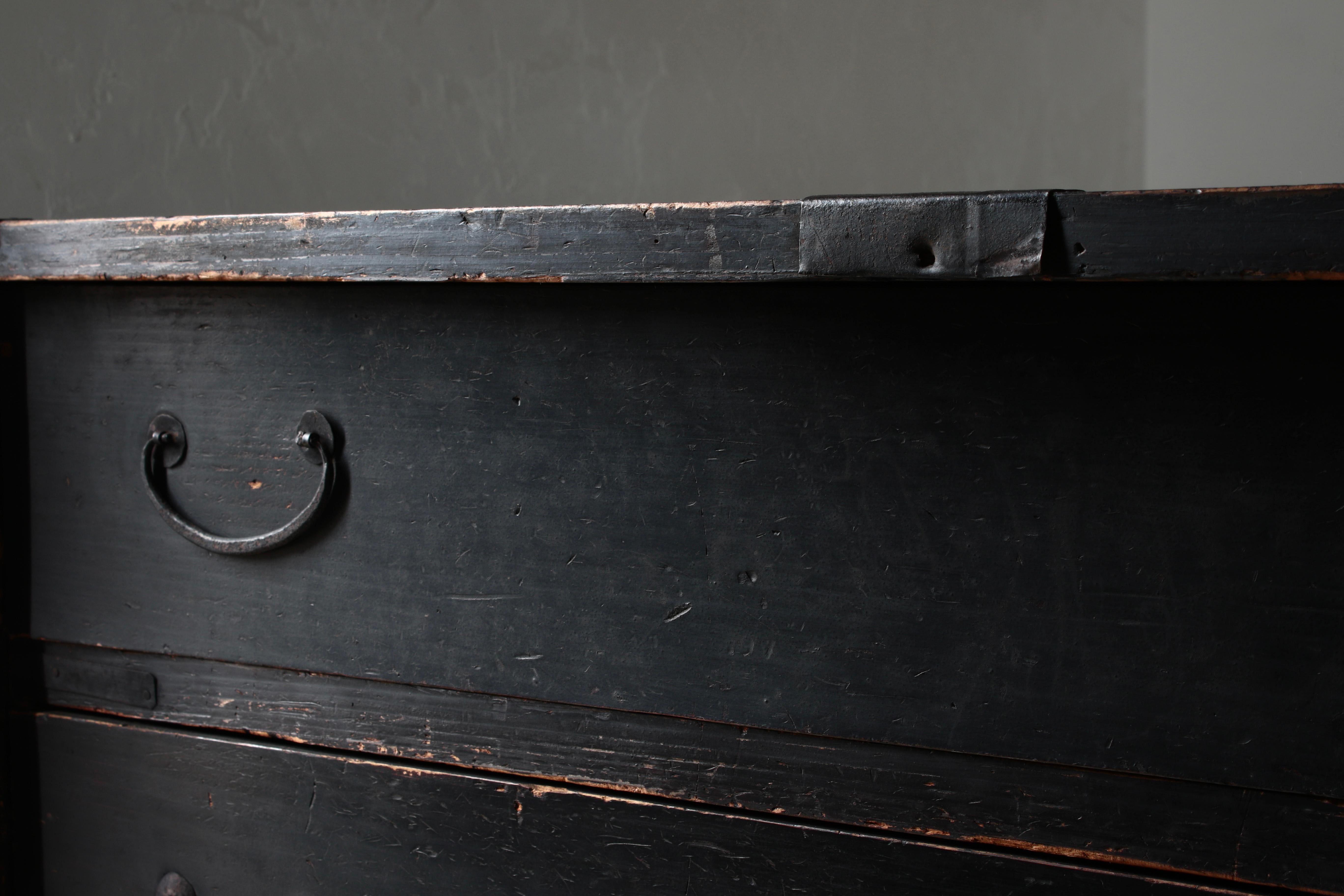 Japanischer antiker schwarzer Tansu / Schubladenschrank / 1868-1912s Wabi-Sabi im Angebot 2