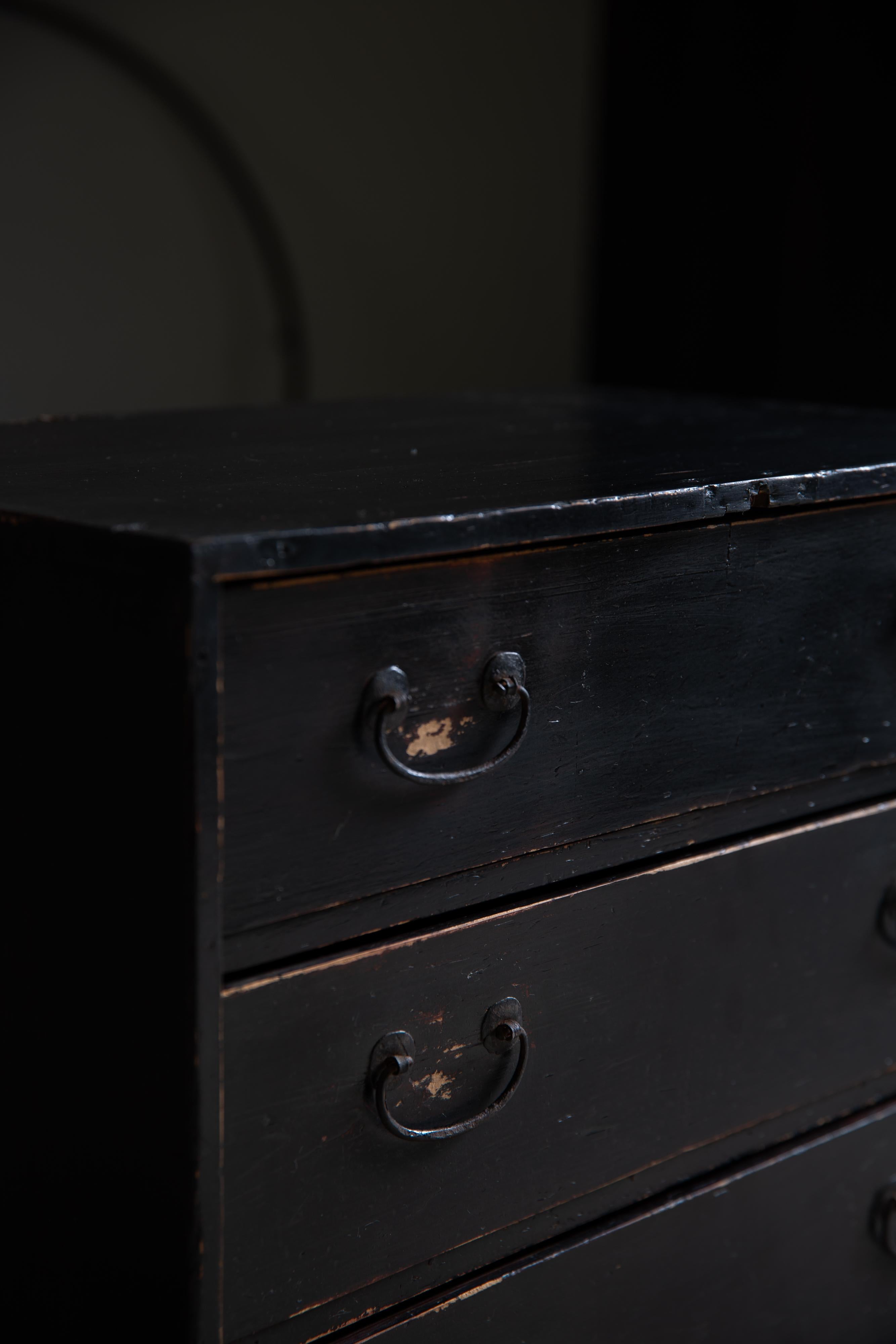 1860s-80s Japanese Edo antique wabi sabi Black Urushi mid Tansu chest of drawers 4