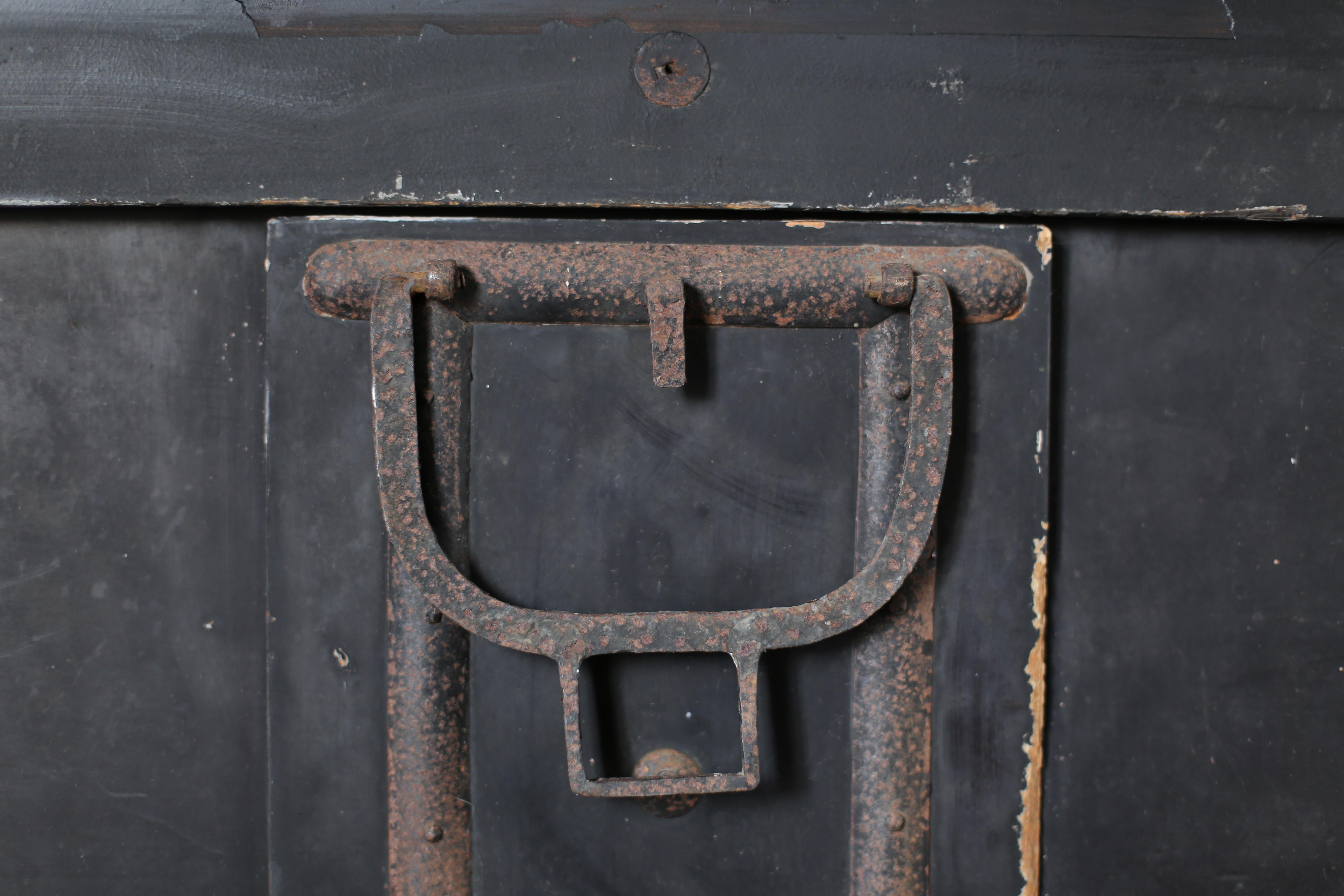 Cedar Japanese Antique Black Wooden Box 1700s-1800s/Coffee Table Tansu Mingei