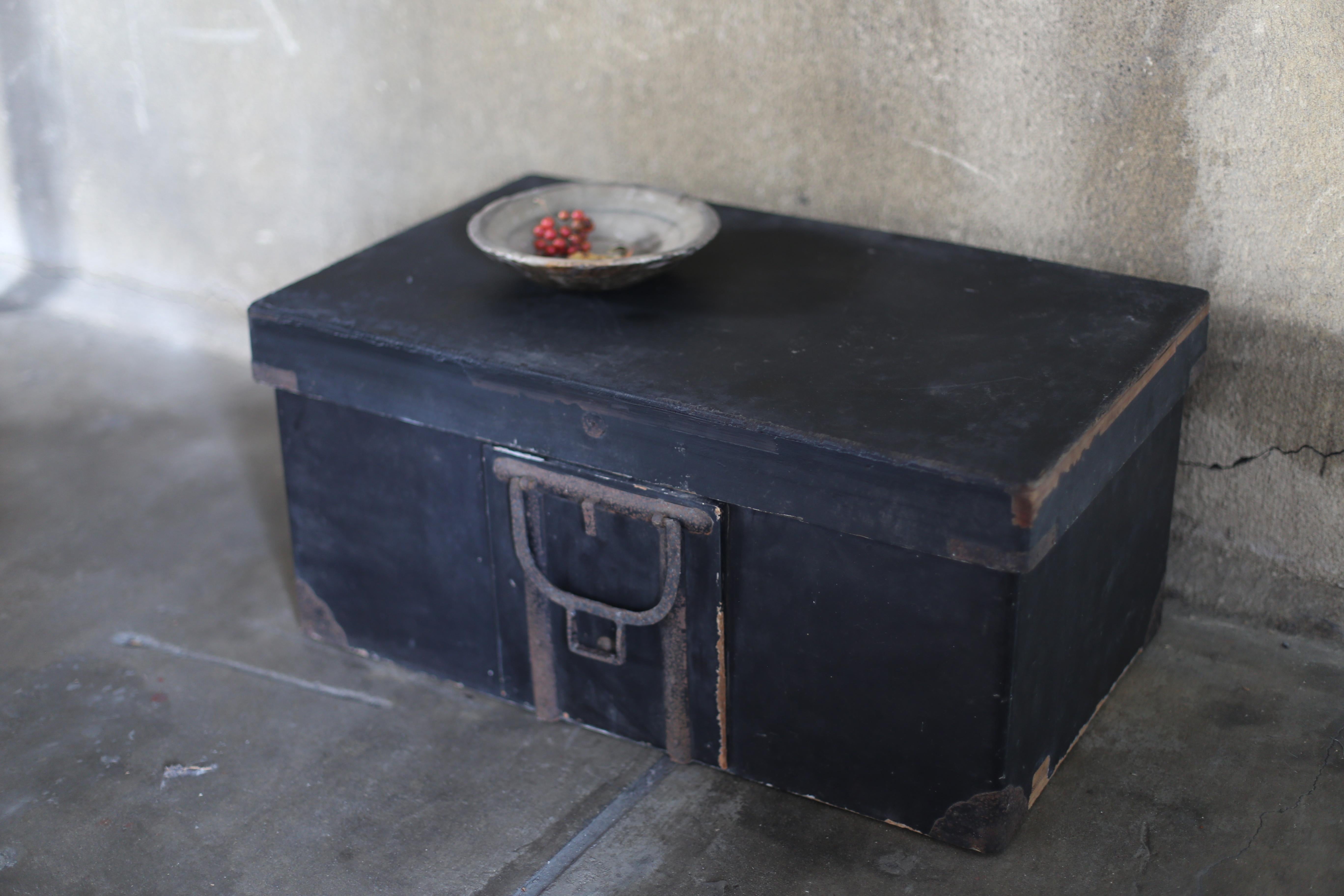 Japanese Antique Black Wooden Box 1700s-1800s/Coffee Table Tansu Mingei 3