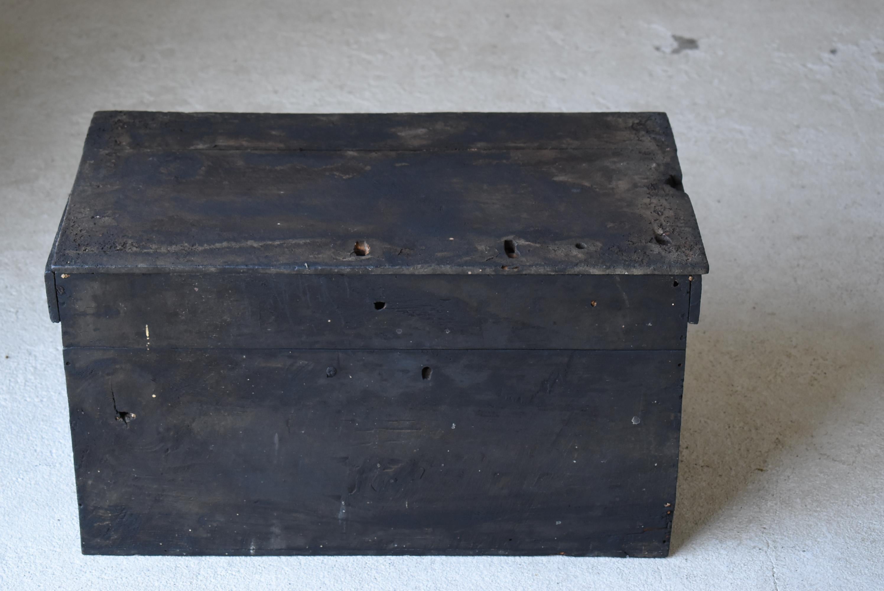 Meiji Japanese Antique Black Wooden Box 1860s-1900s/Coffee Table Tansu Mingei For Sale