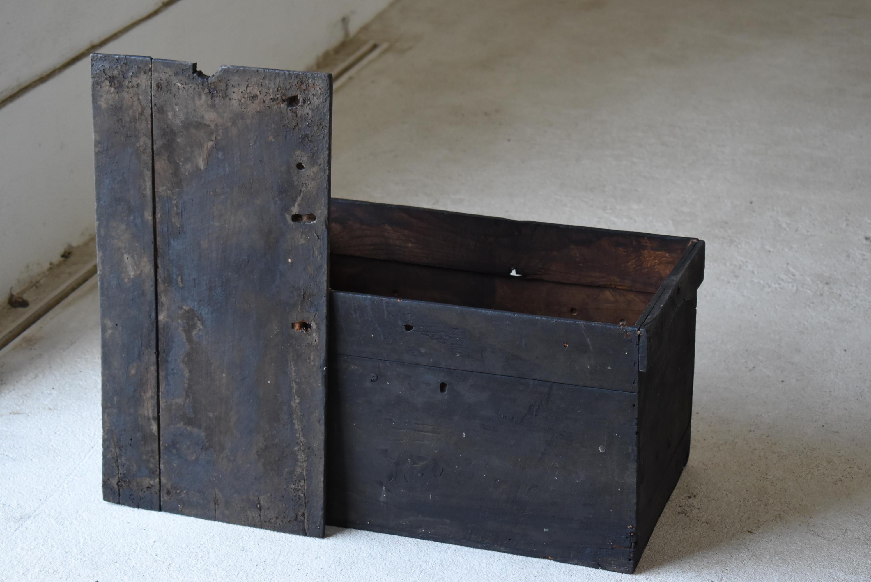 Cedar Japanese Antique Black Wooden Box 1860s-1900s/Coffee Table Tansu Mingei For Sale