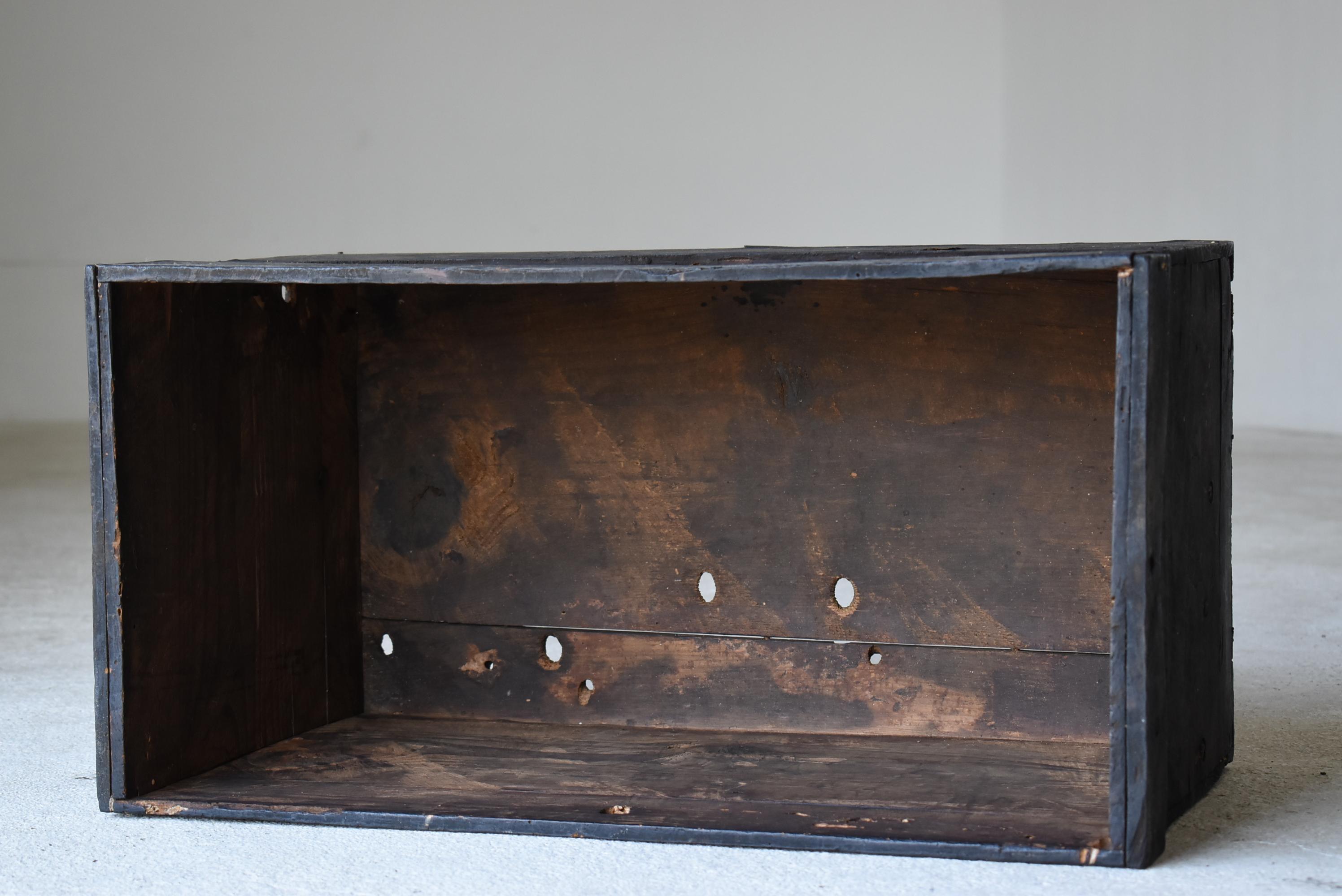 Japanese Antique Black Wooden Box 1860s-1900s/Coffee Table Tansu Mingei For Sale 1