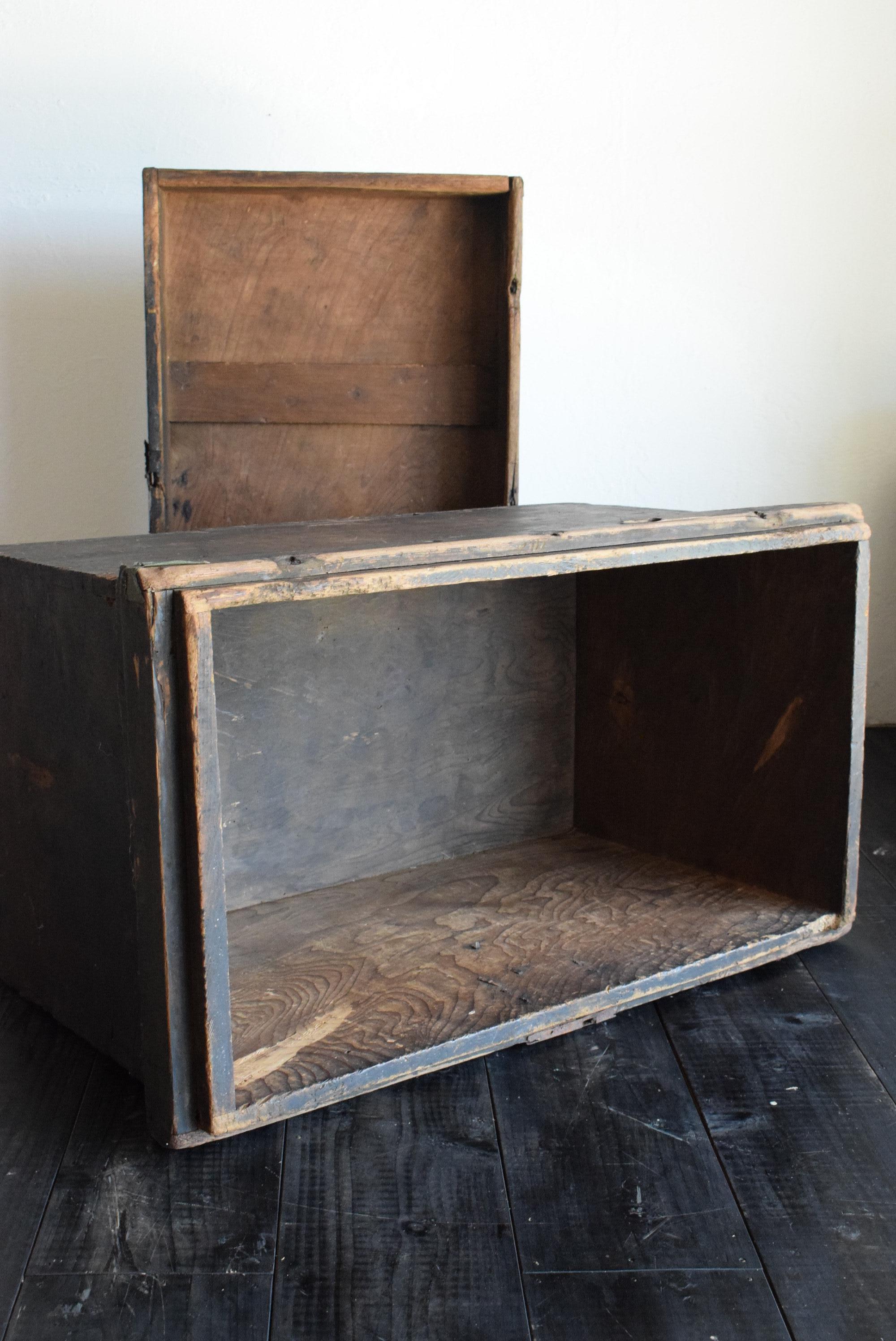 Japanese Antique Black Wooden Box 1860s-1900s/Sofa Table Tansu Mingei Storage For Sale 9