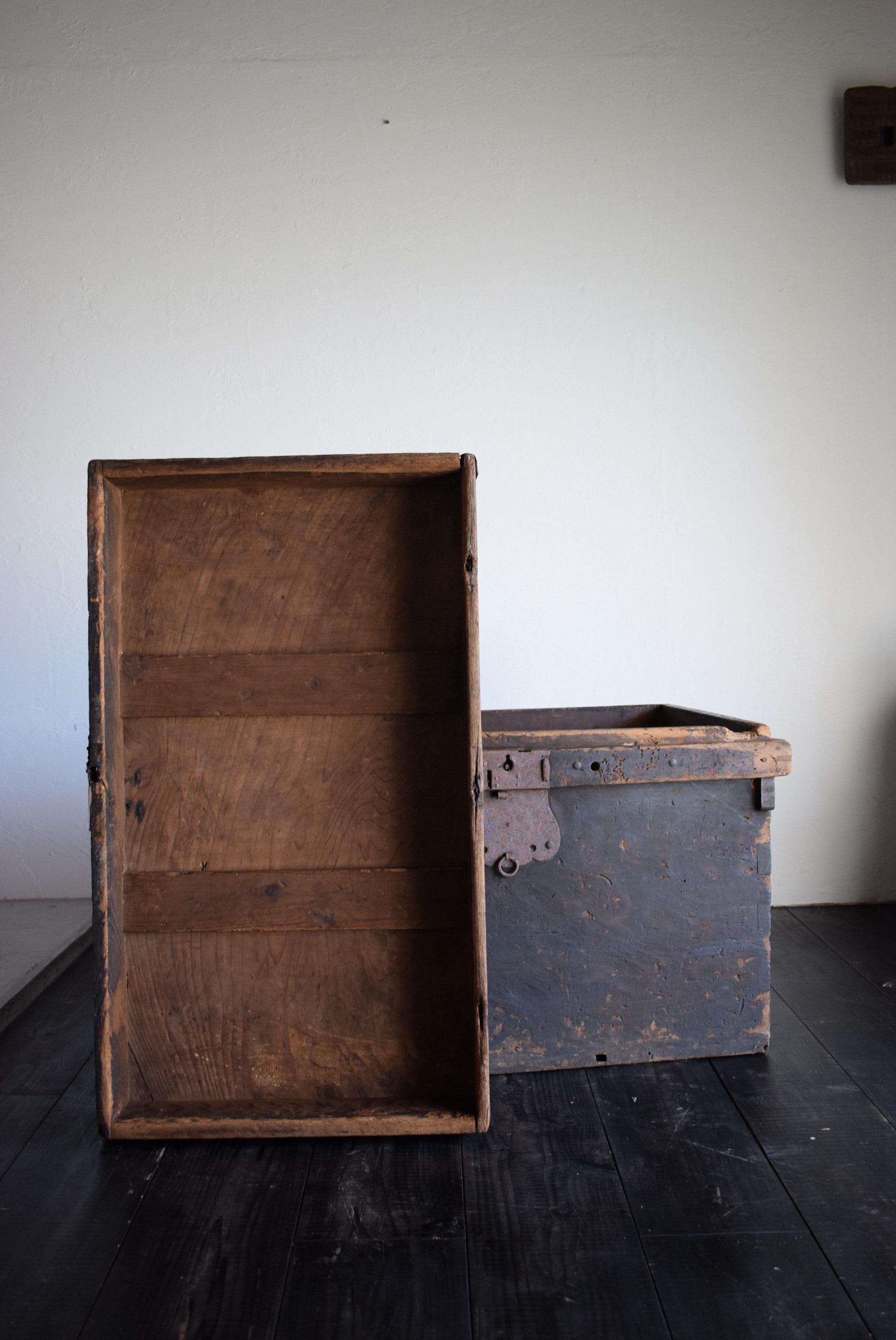 Japanese Antique Black Wooden Box 1860s-1900s/Sofa Table Tansu Mingei Storage For Sale 10